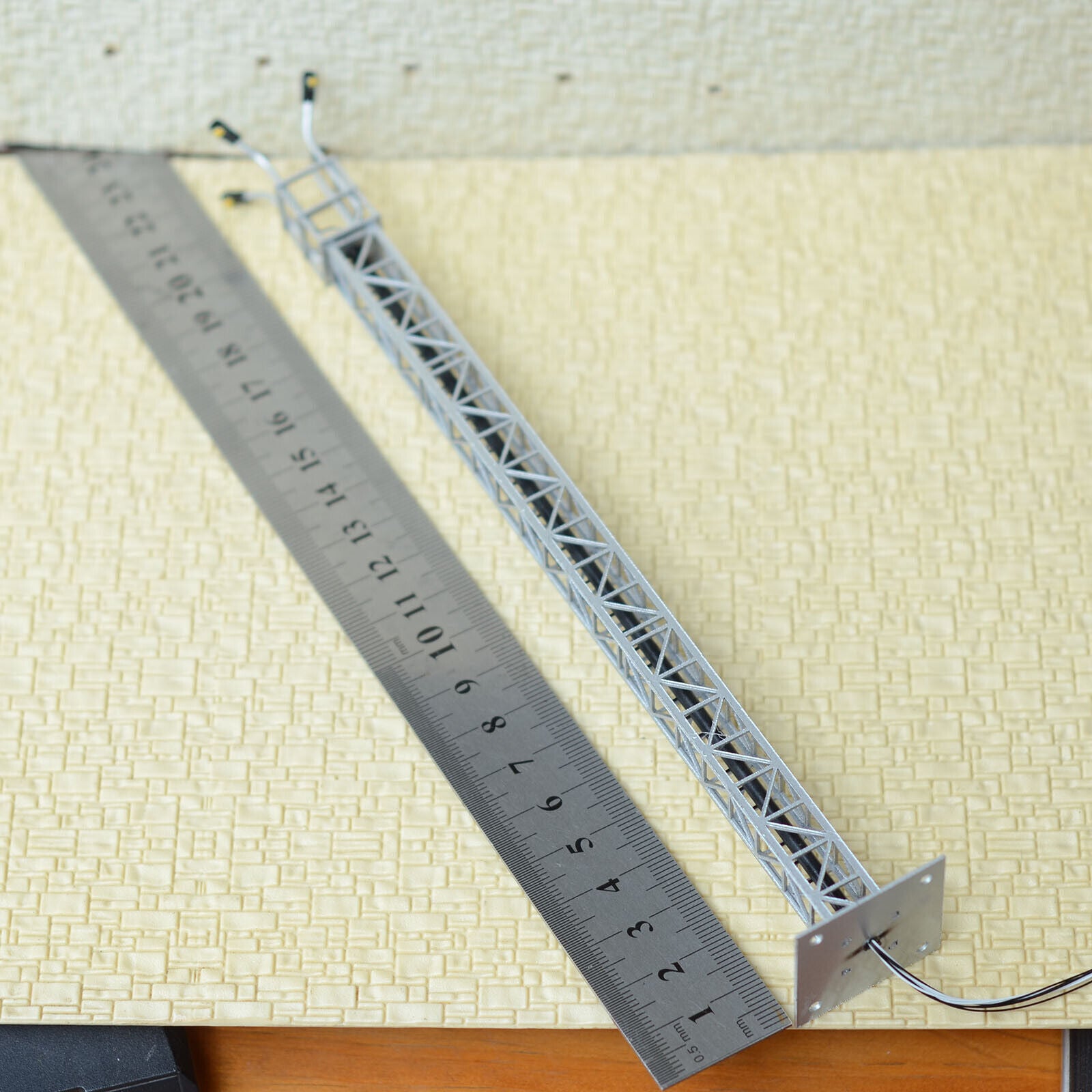 1 x HO tower light LED made yard light working assembled metal silver #S3