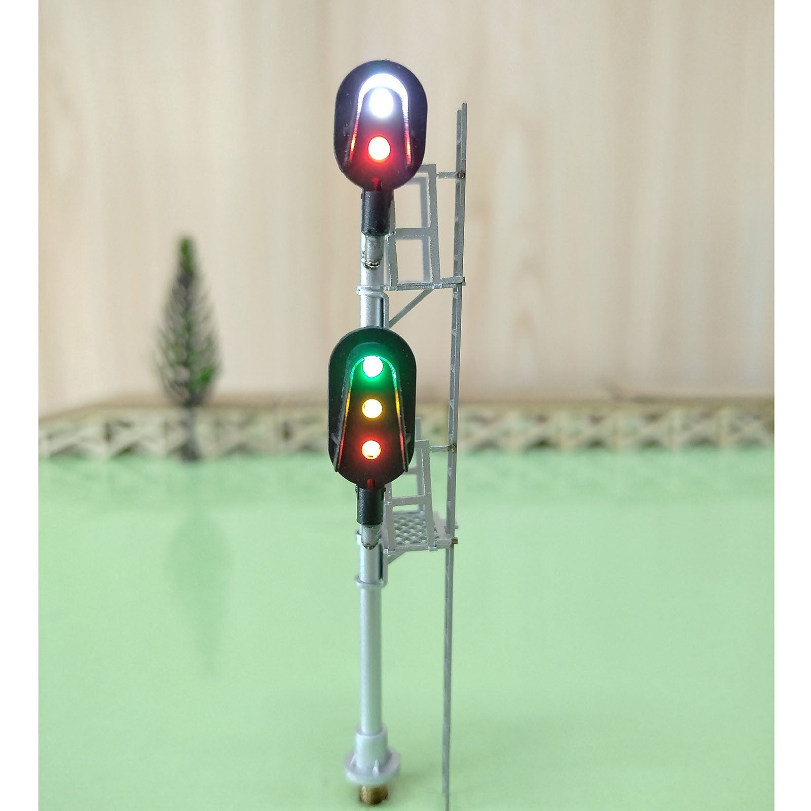 1 x HO scale 2/3 colors block Darth Vader style signal sunshield 2 heads #U2D3C