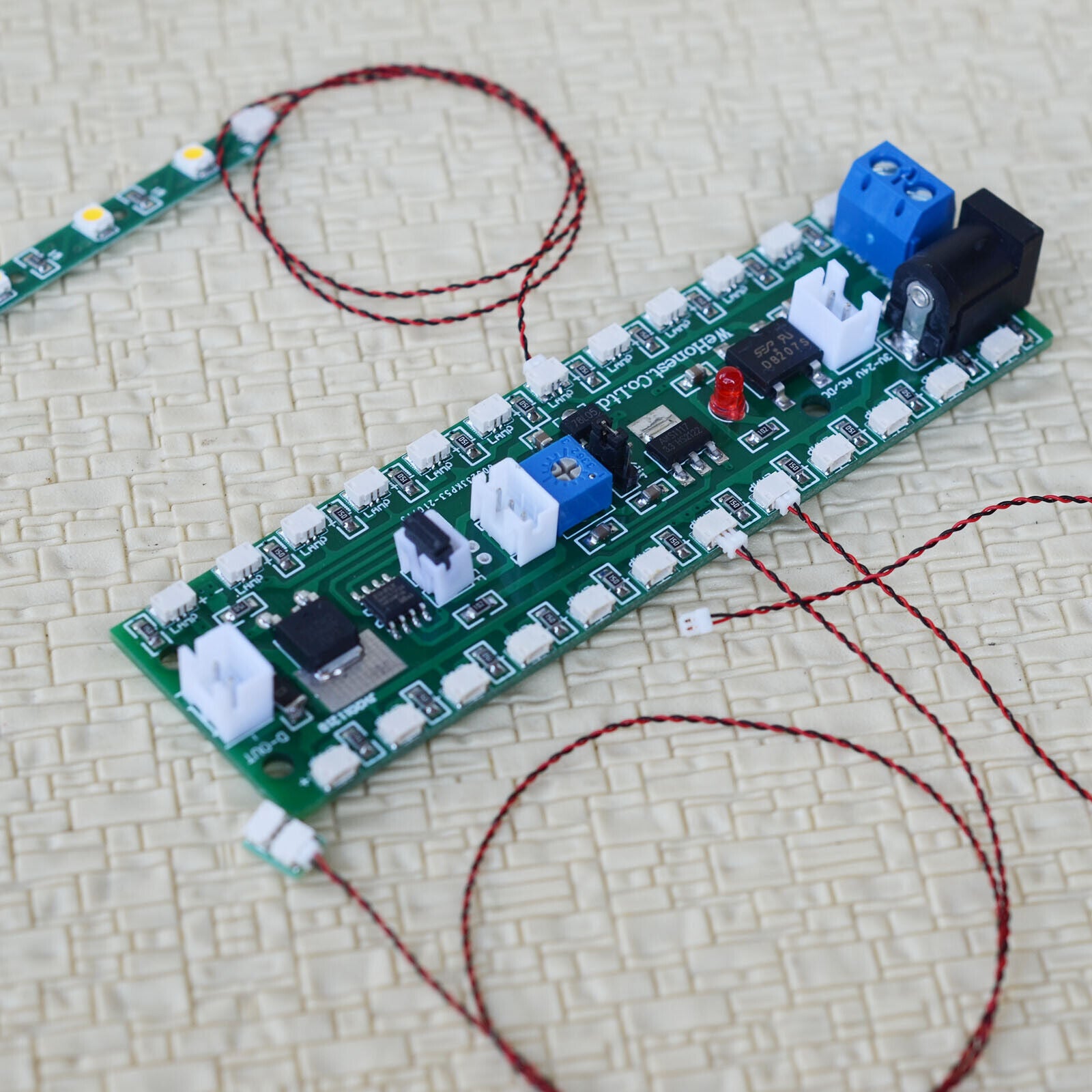 1 x plug and play power distribution board distributor 3V street light hub DB08