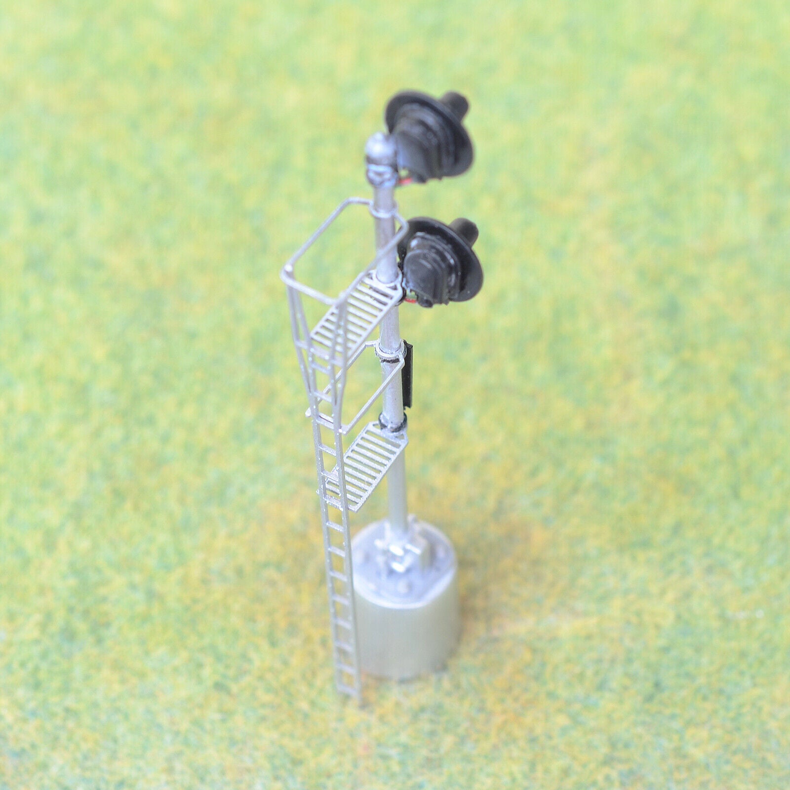 1 x HO scale model railroad 3-colors searchlight signal metal pier 2 heads #22T