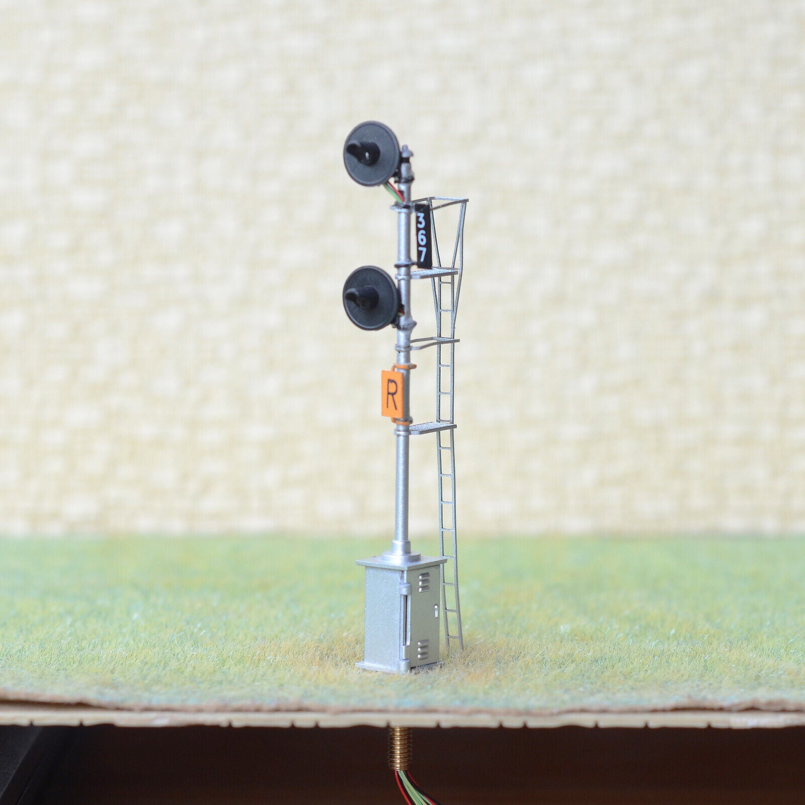 1 x HO scale model railroad 3-colors searchlight signal fine metal 2 heads #05SL