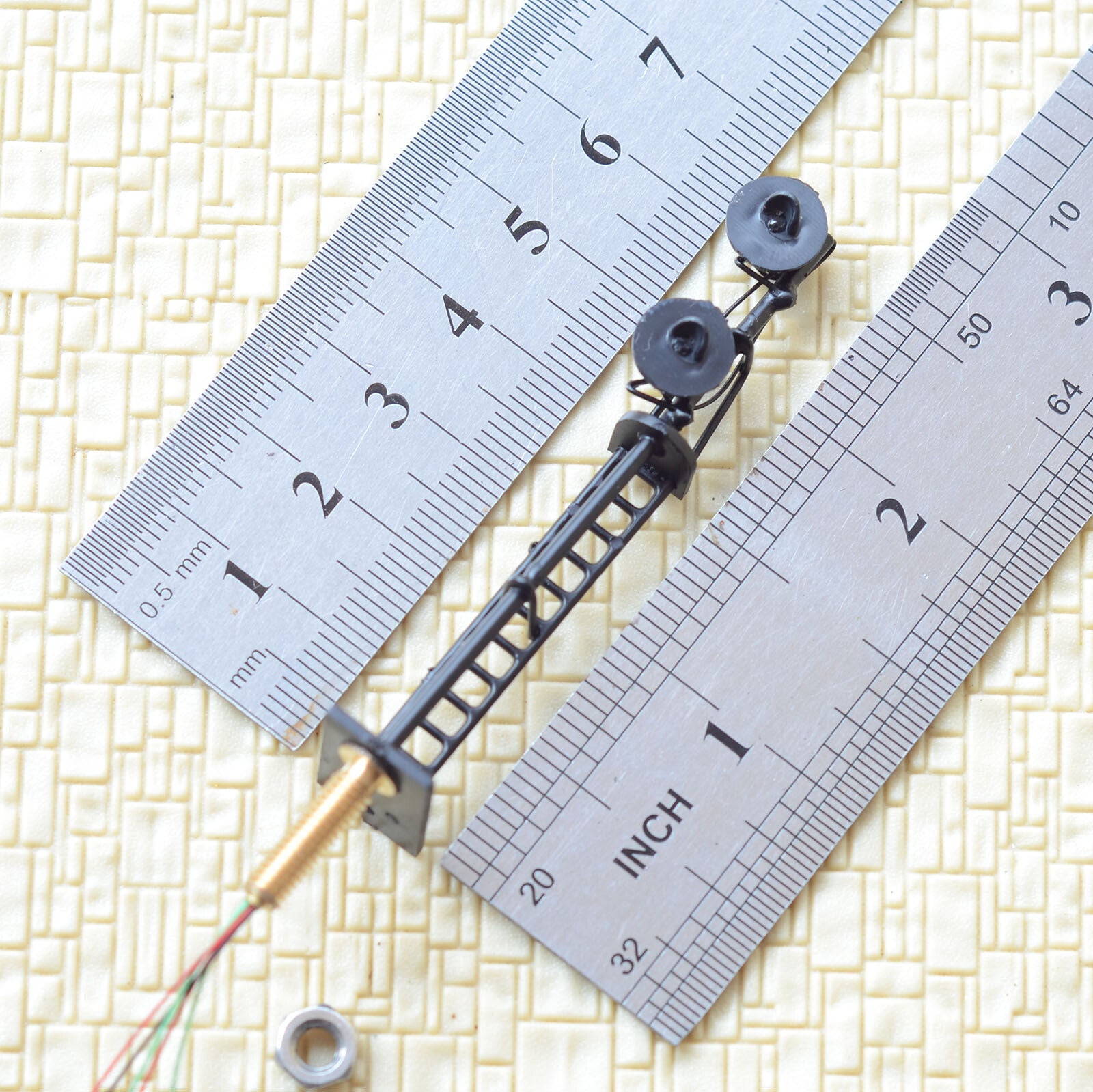 1 x HO scale searchlight signal model train bi-colors 2 targets LEDs R/G #B22