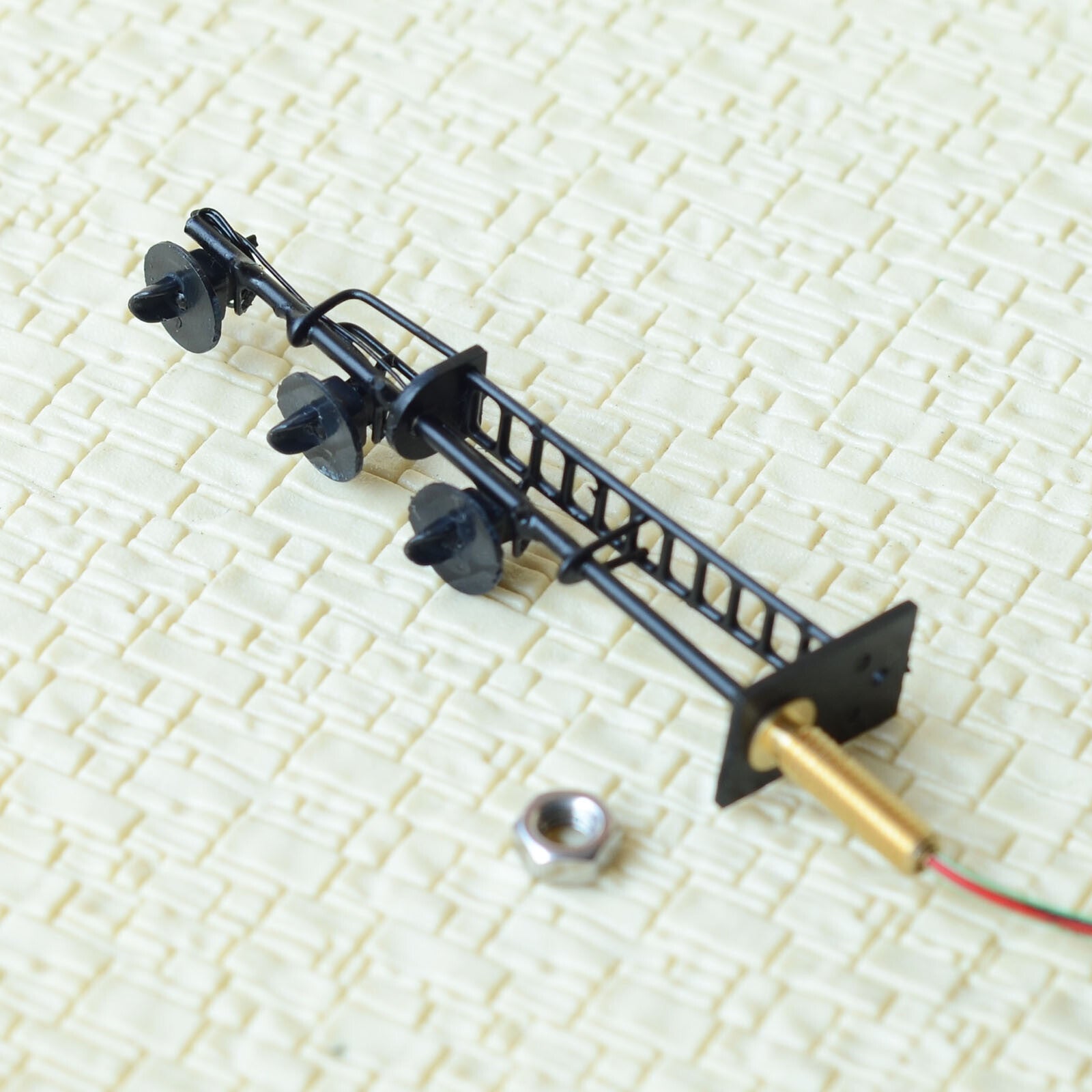 1 x HO scale searchlight signal model train bi-colors 3 targets LED R/G #B23