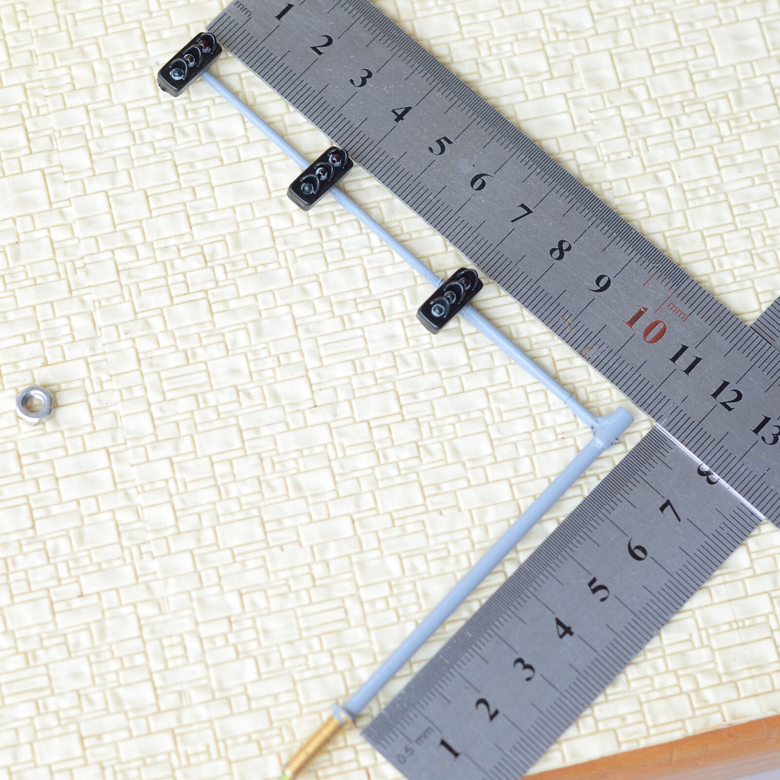 2 x HO / OO traffic light signal LED model train 3 lanes pedestrian sign #V3B3