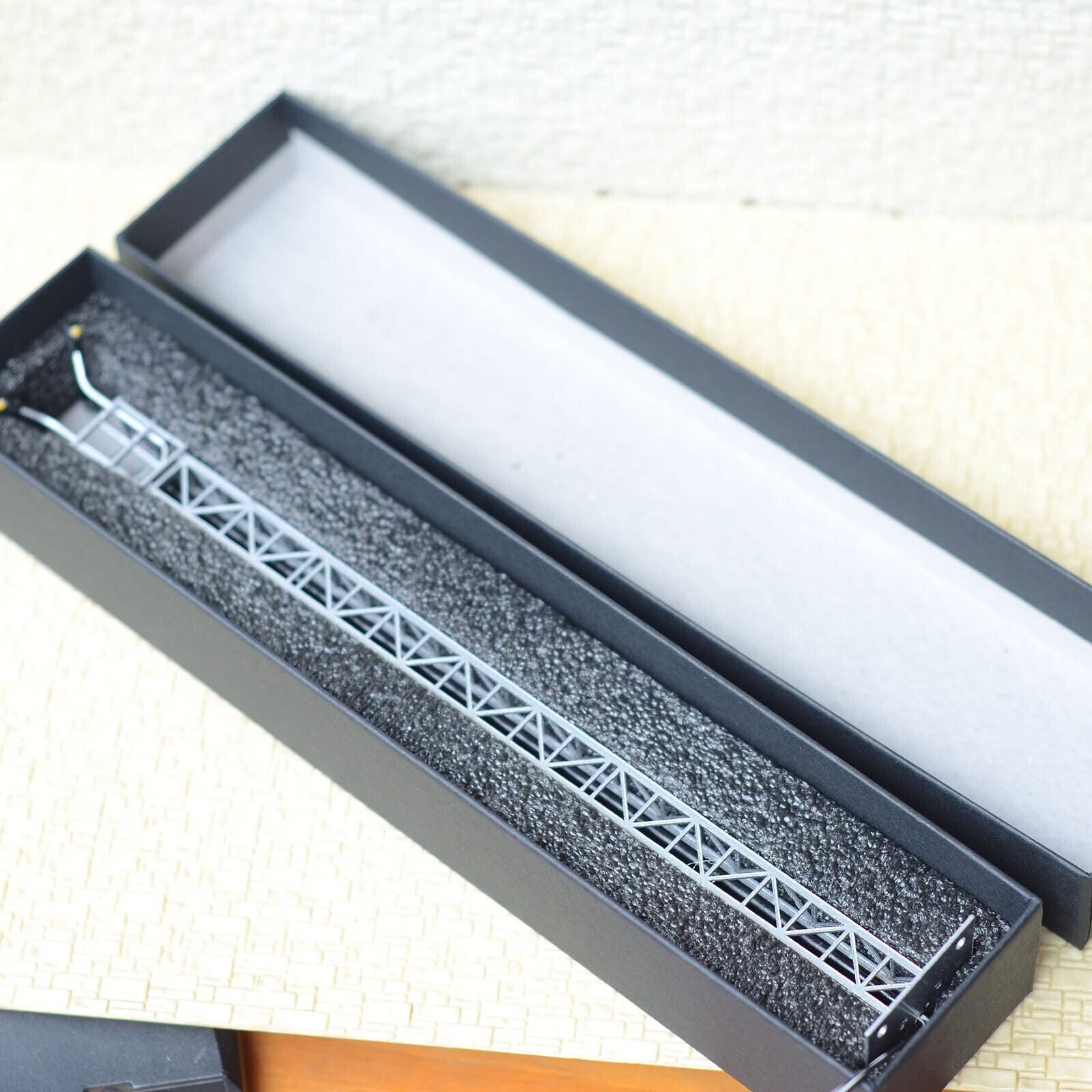 1 x HO tower light LED made yard light working assembled metal silver #S3