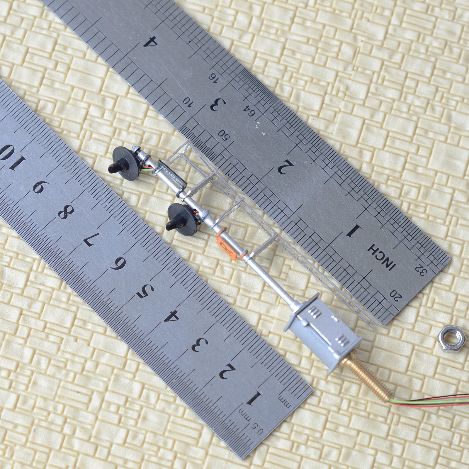 1 x HO scale model railroad 3-colors searchlight signal fine metal 2 heads #05SL