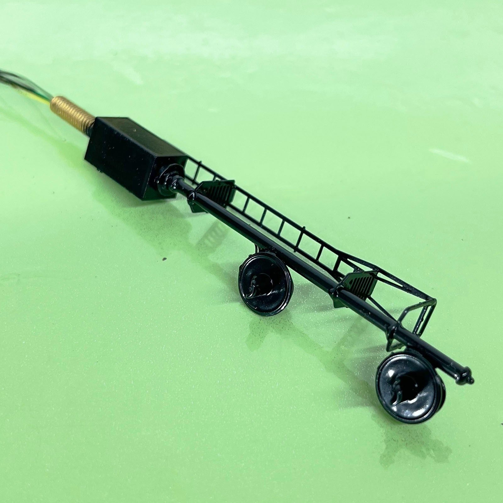 1 x HO scale model railroad tri-color searchlight signal metal cabinet #26BL