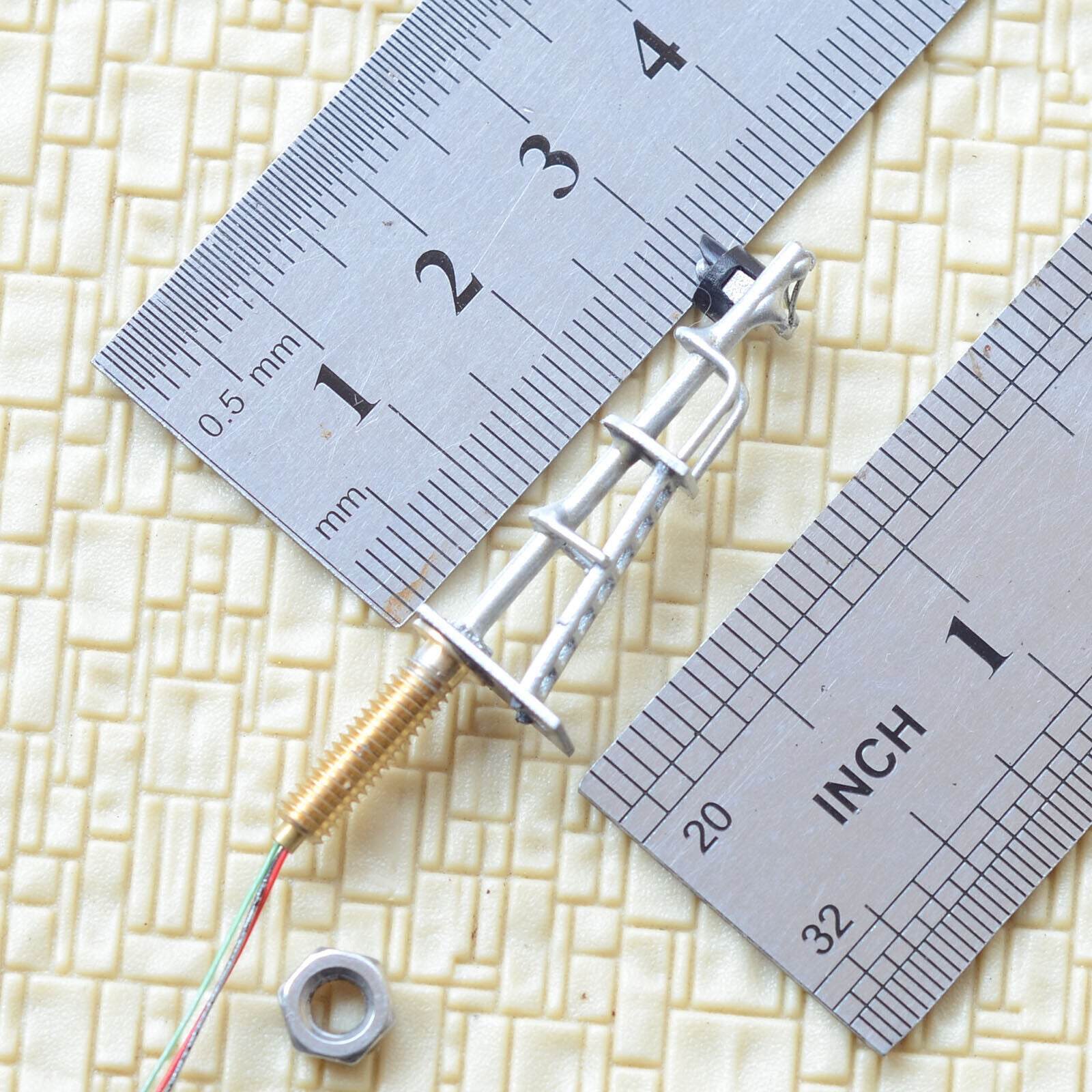 1 x N scale searchlight block signal model train bi-colors 2mm LEDs R/G #S21