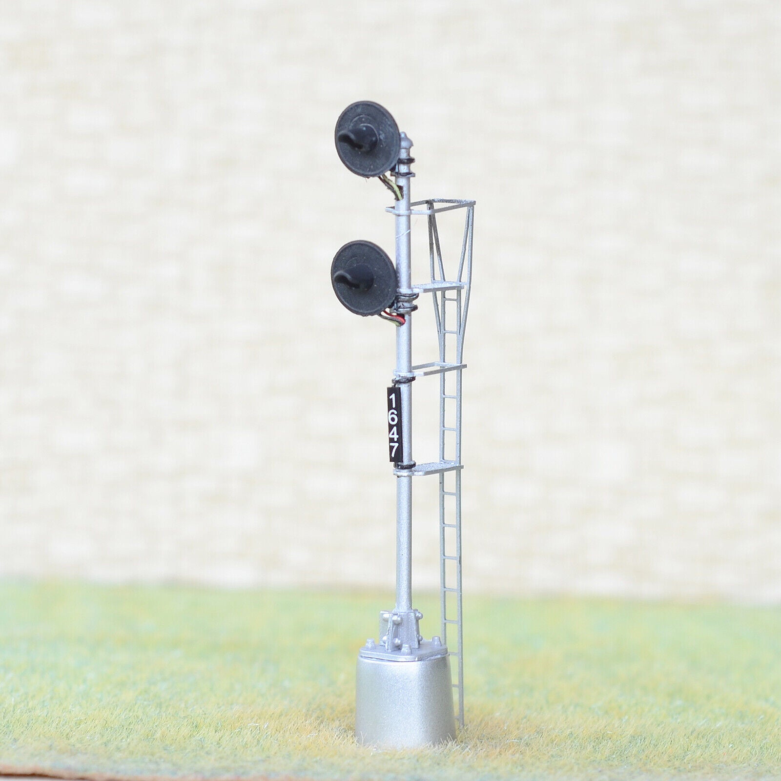 1 x HO scale model railroad 3-colors searchlight signal metal pier 2 heads #22T