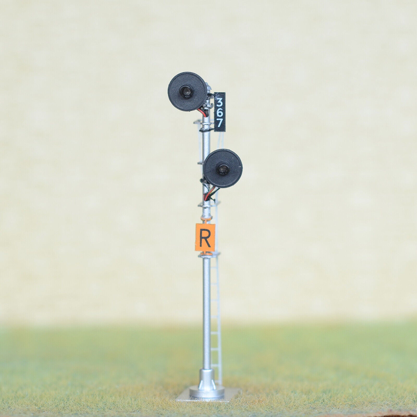 1 x HO scale model railroad 3-colors searchlight signal metal offset 2 head #367