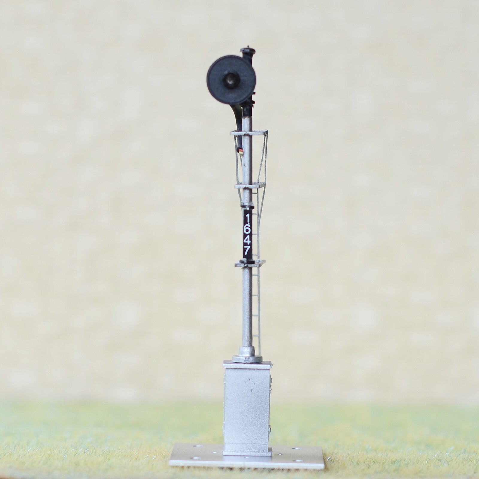 1 x HO scale model railroad tri-colors searchlight signal fine metal cabinet #04