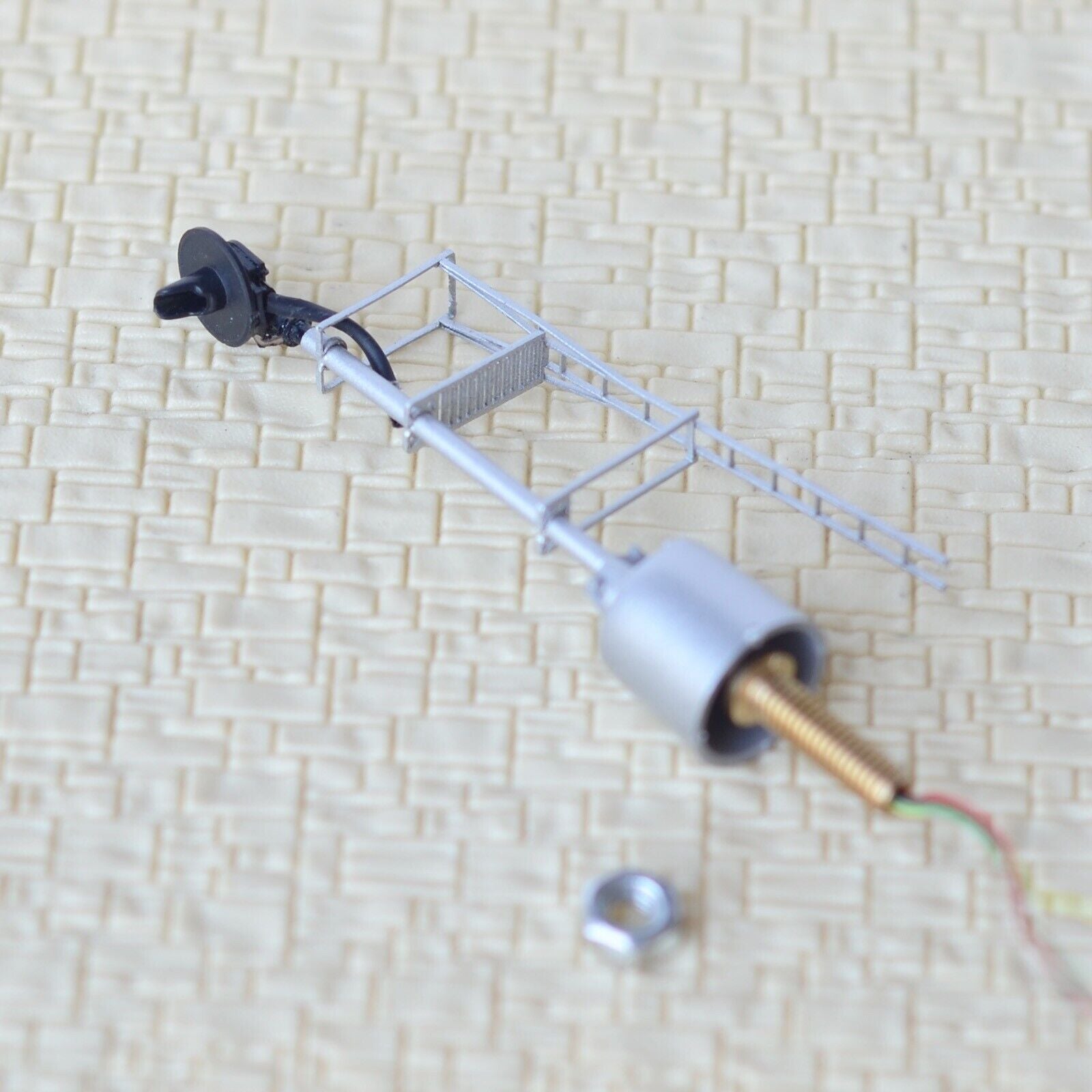 1 x HO scale model railroad tri-colors searchlight signal metal round pier #02RH