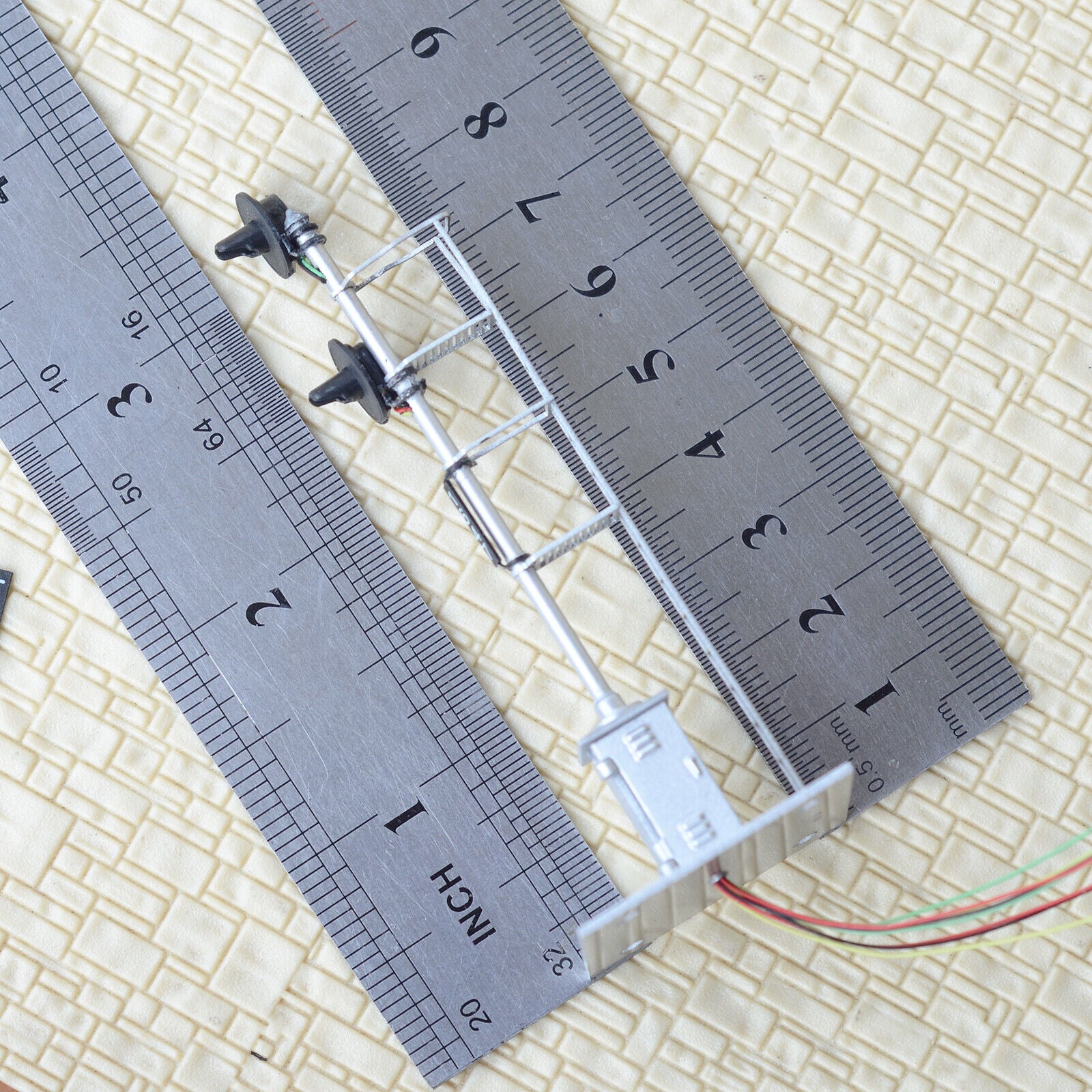 1 x HO scale model railroad 3-colors searchlight signal metal cabinet 2 head #25