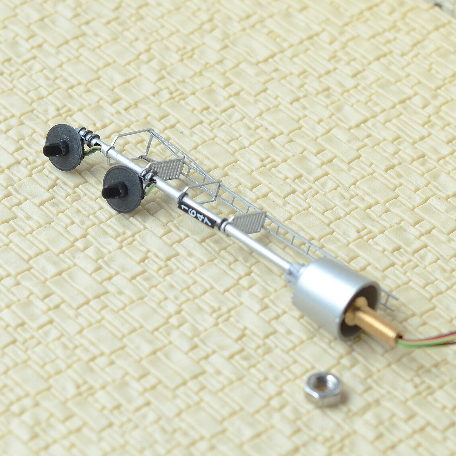 1 x HO scale model railroad 3-colors searchlight signal metal pier 2 heads #22T