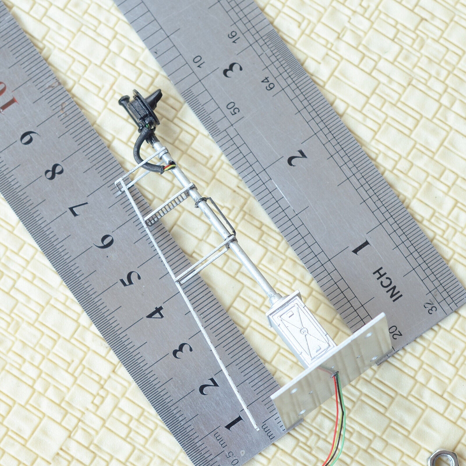 1 x HO scale model railroad tri-colors searchlight signal fine metal cabinet #04