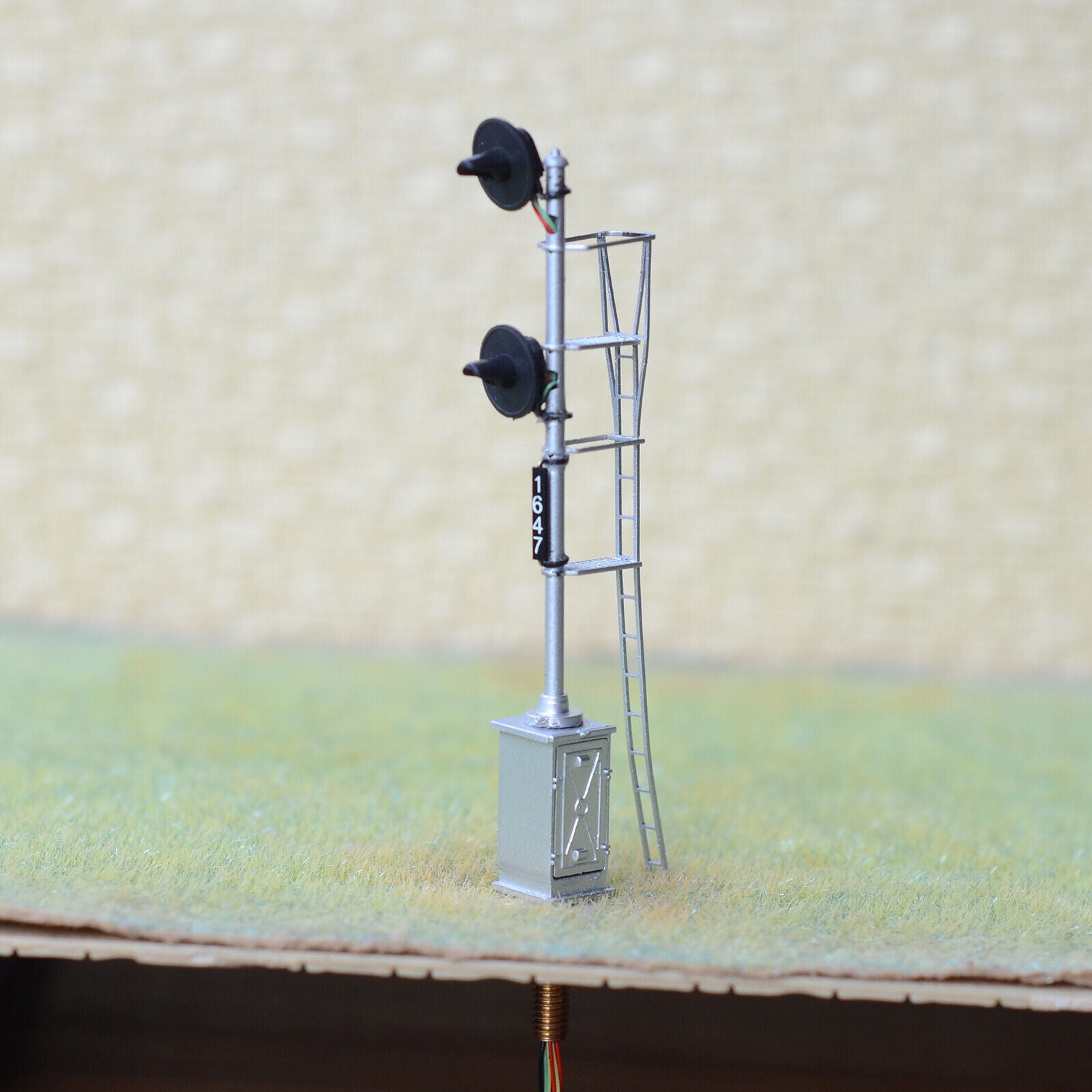 1 x HO scale model railroad 3-colors searchlight signal fine metal 2 heads #11TB