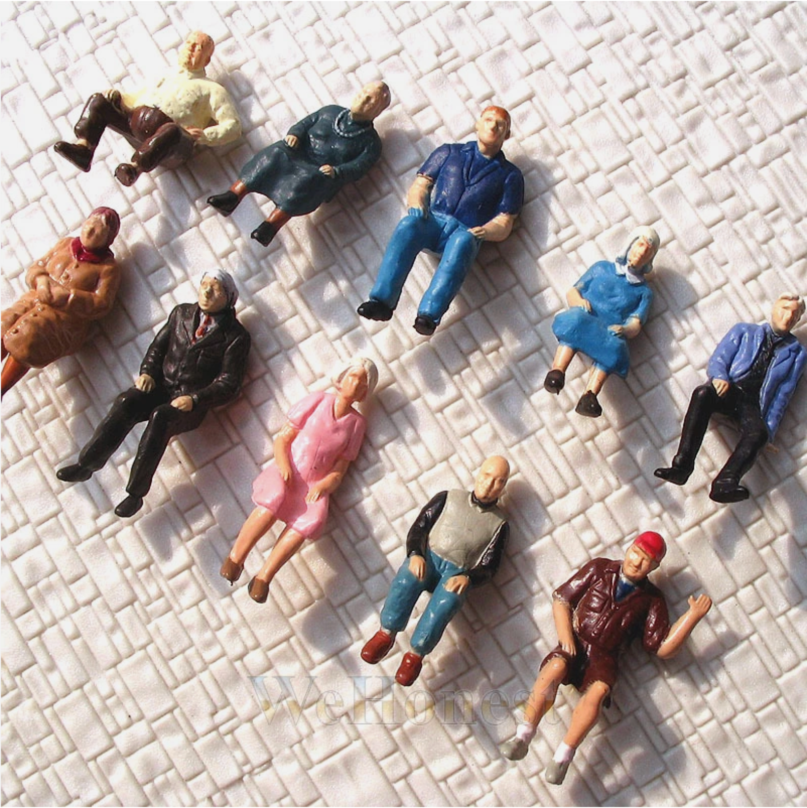 O scale figures etc.