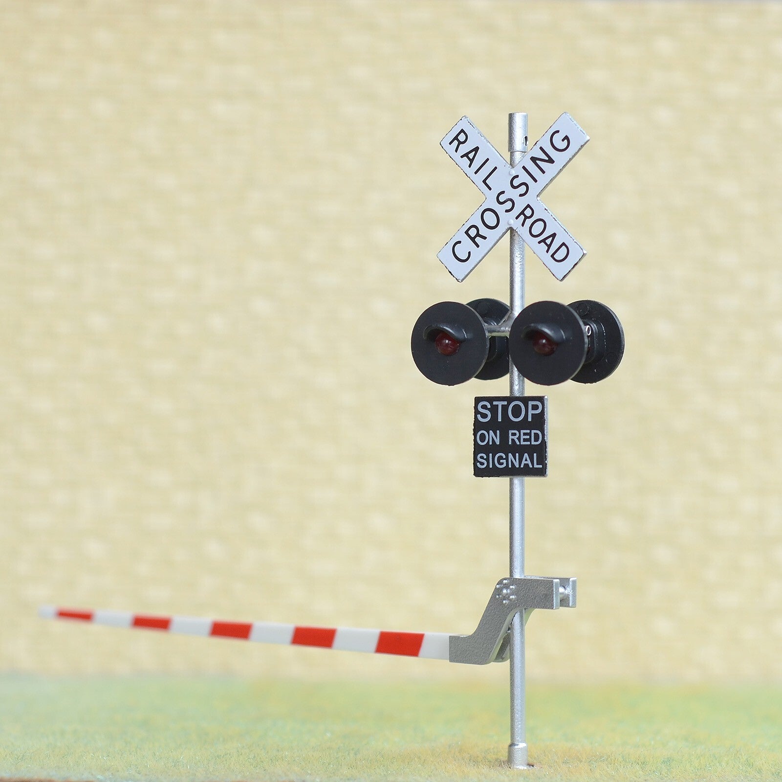 2 x O scale railroad grade crossing signal arm gate stop lever + flasher  #48S40