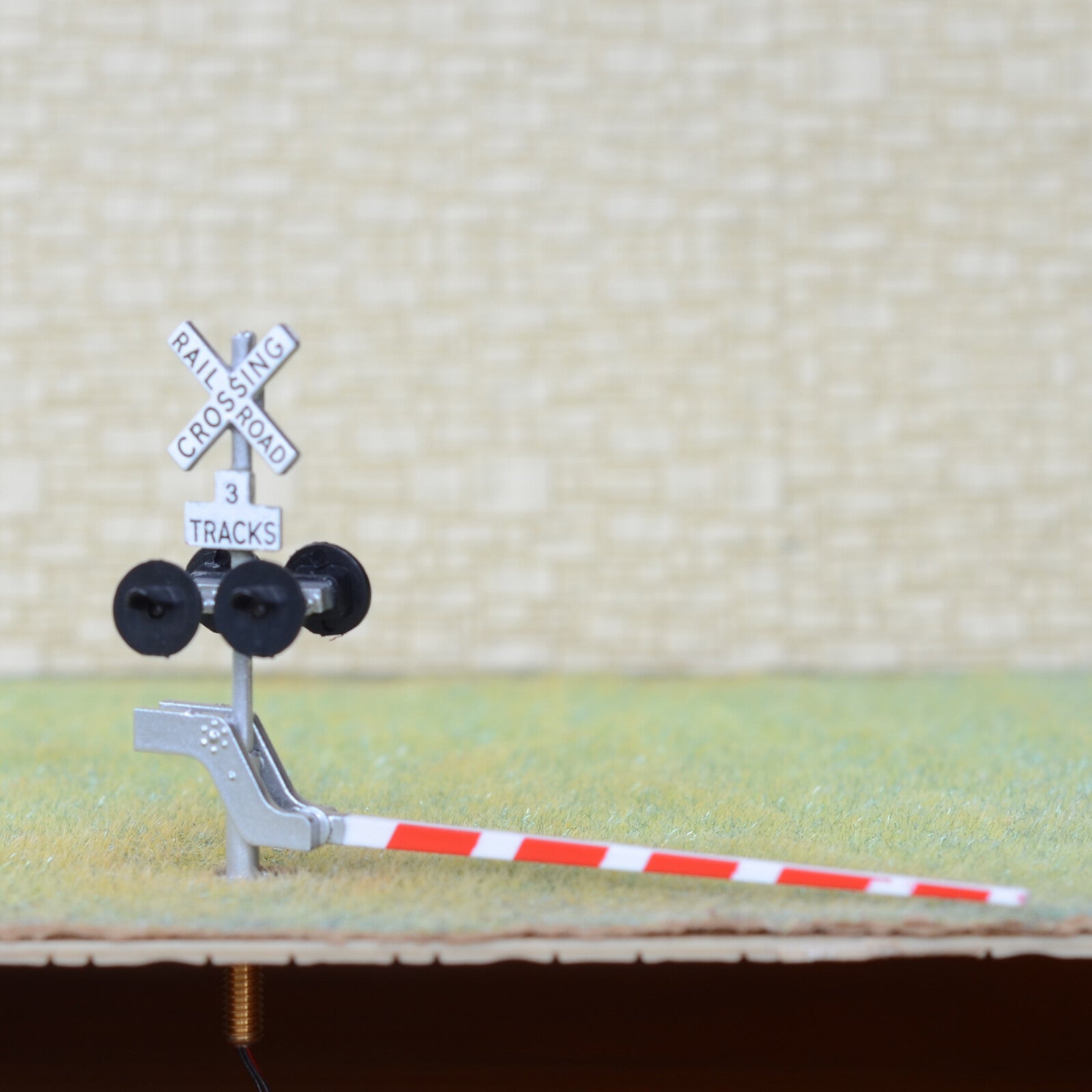 2 x HO scale railroad grade crossing signal arm gate stop lever 3 tracks #S43R