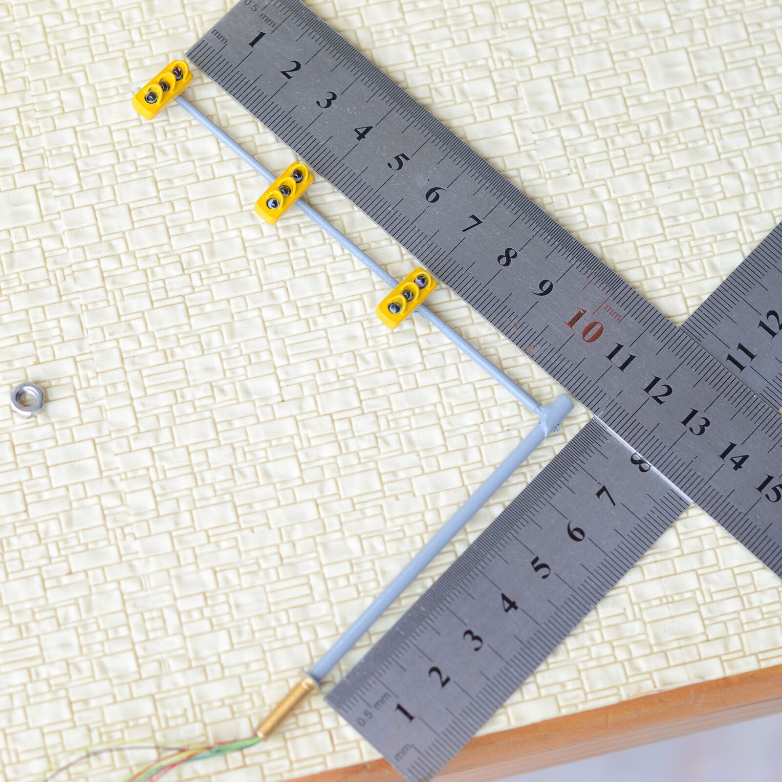 2 x HO / OO traffic light signal LED model train 3 lanes walk street sign #V3B3