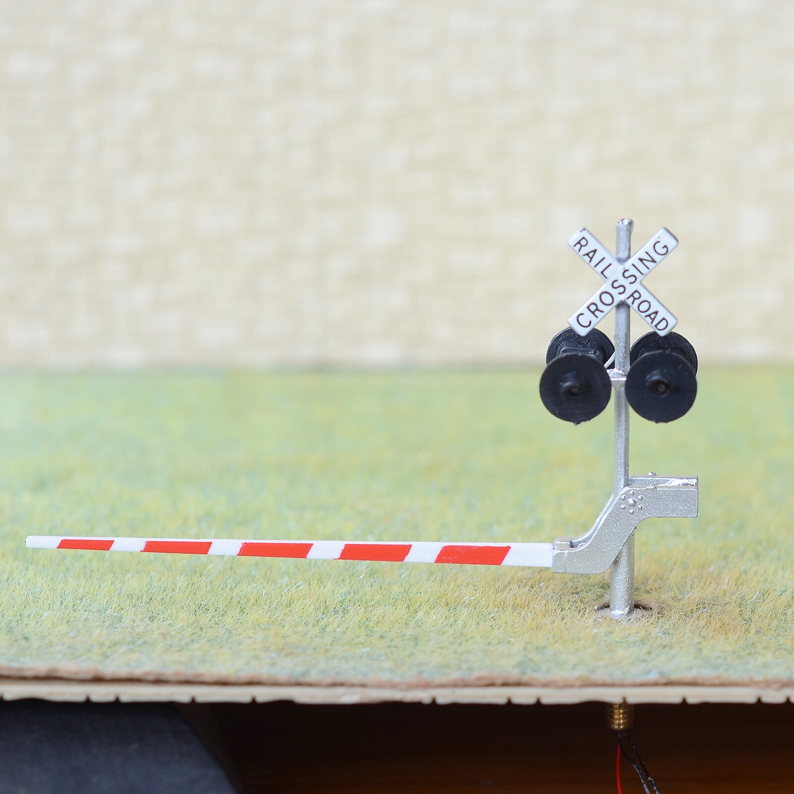 2 x HO scale railroad crossing signal arm gate stop lever flasher any track #S40