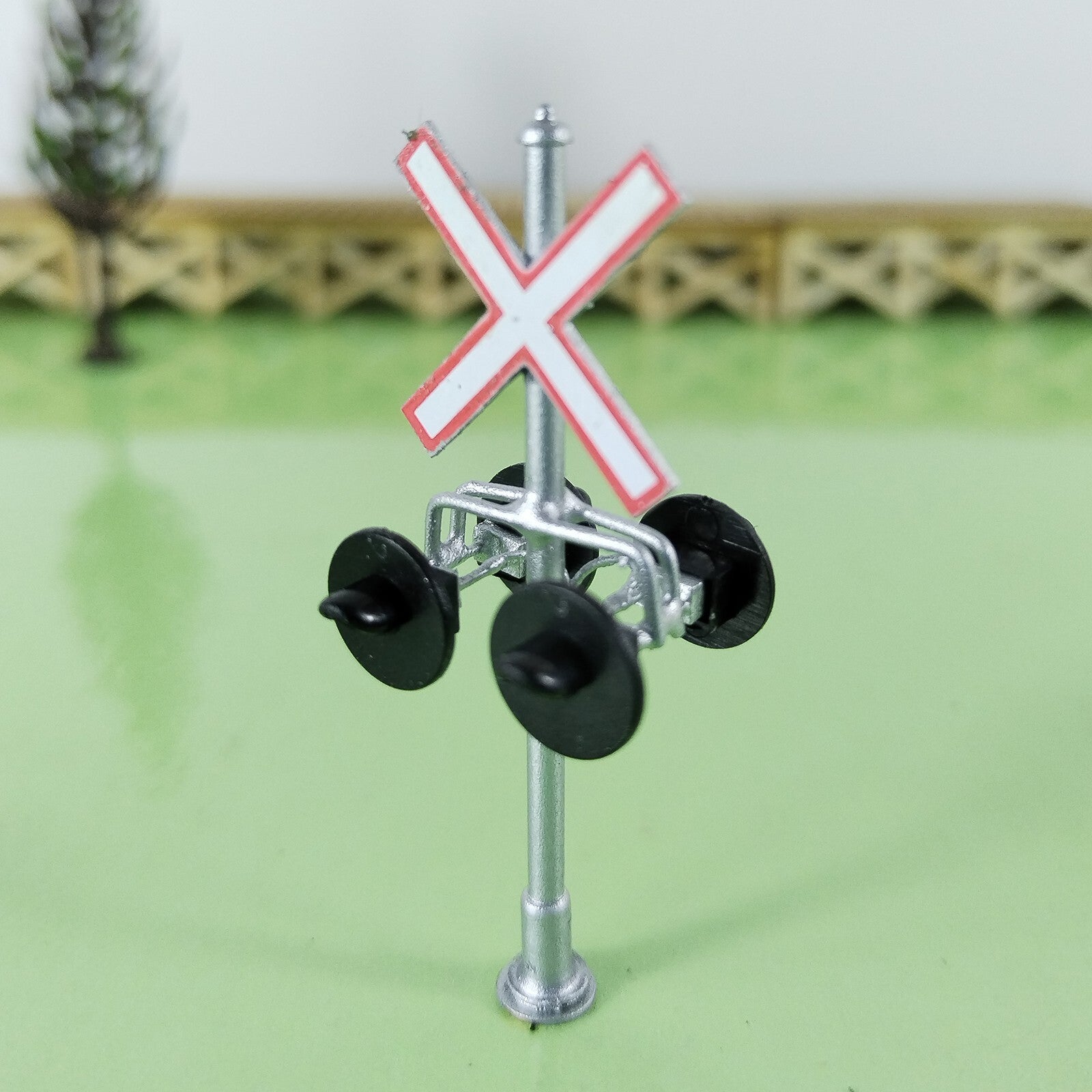 2 x HO scale Canadian railroad grade crossing signals LED made 4 targets #CCS40