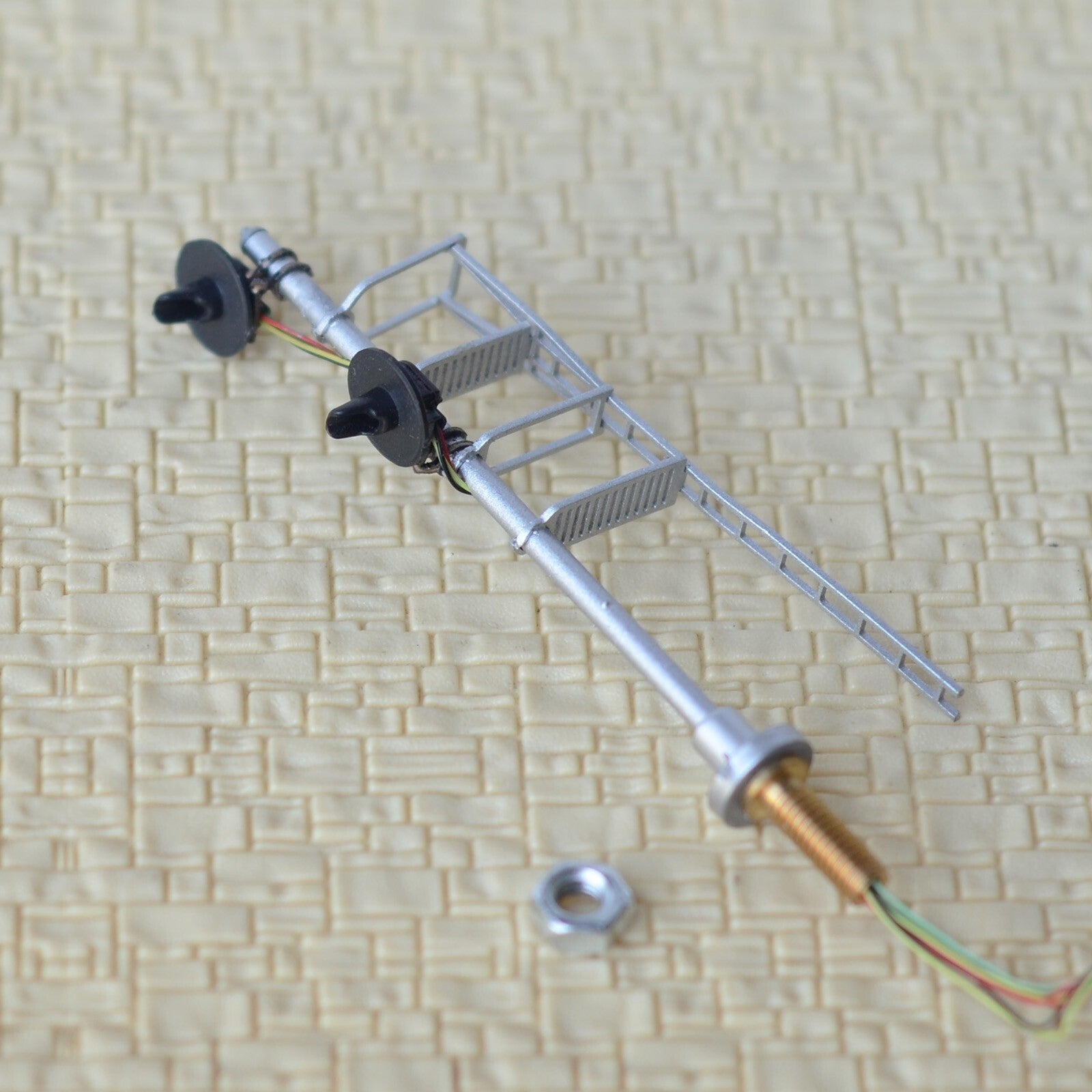 1 x HO scale 2 head searchlight lower offset Distant / Intermediate signal #OM2