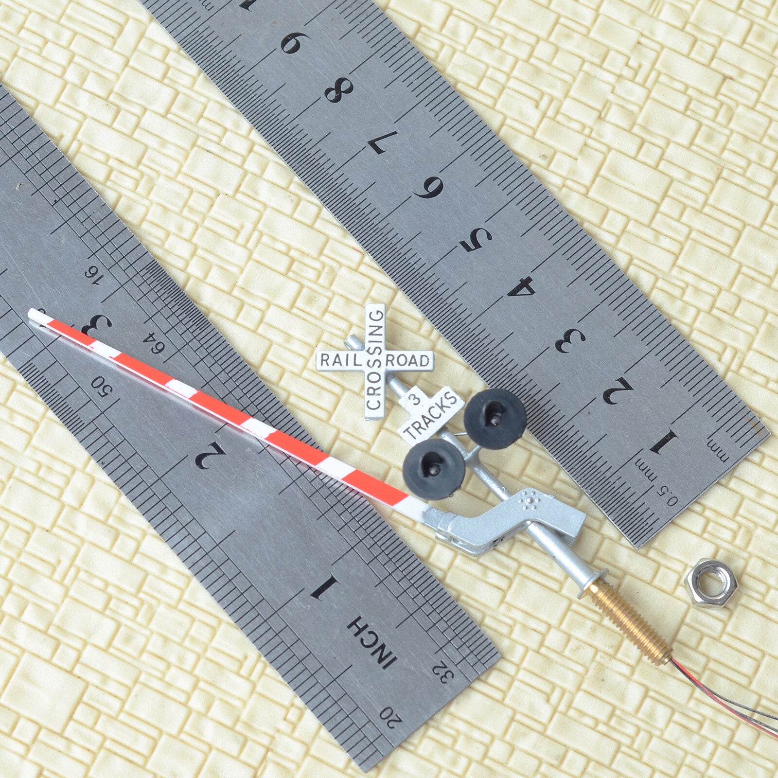 2 x HO scale railroad grade crossing signal arm gate stop lever 3 tracks #CB23N