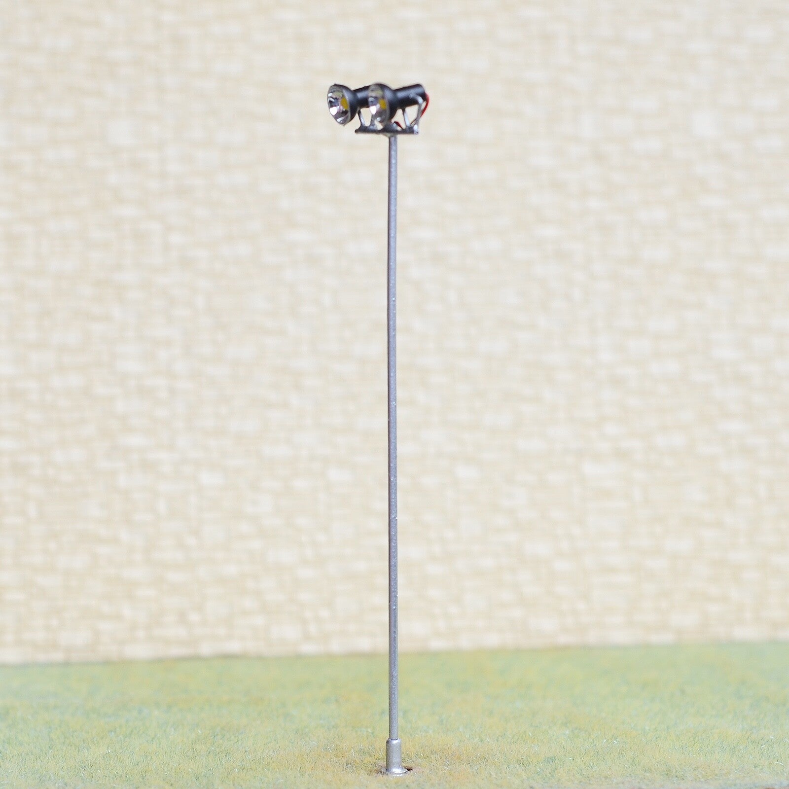 4 x OO / HO Scale LED spotlight model limelight projector street lamp post #13D