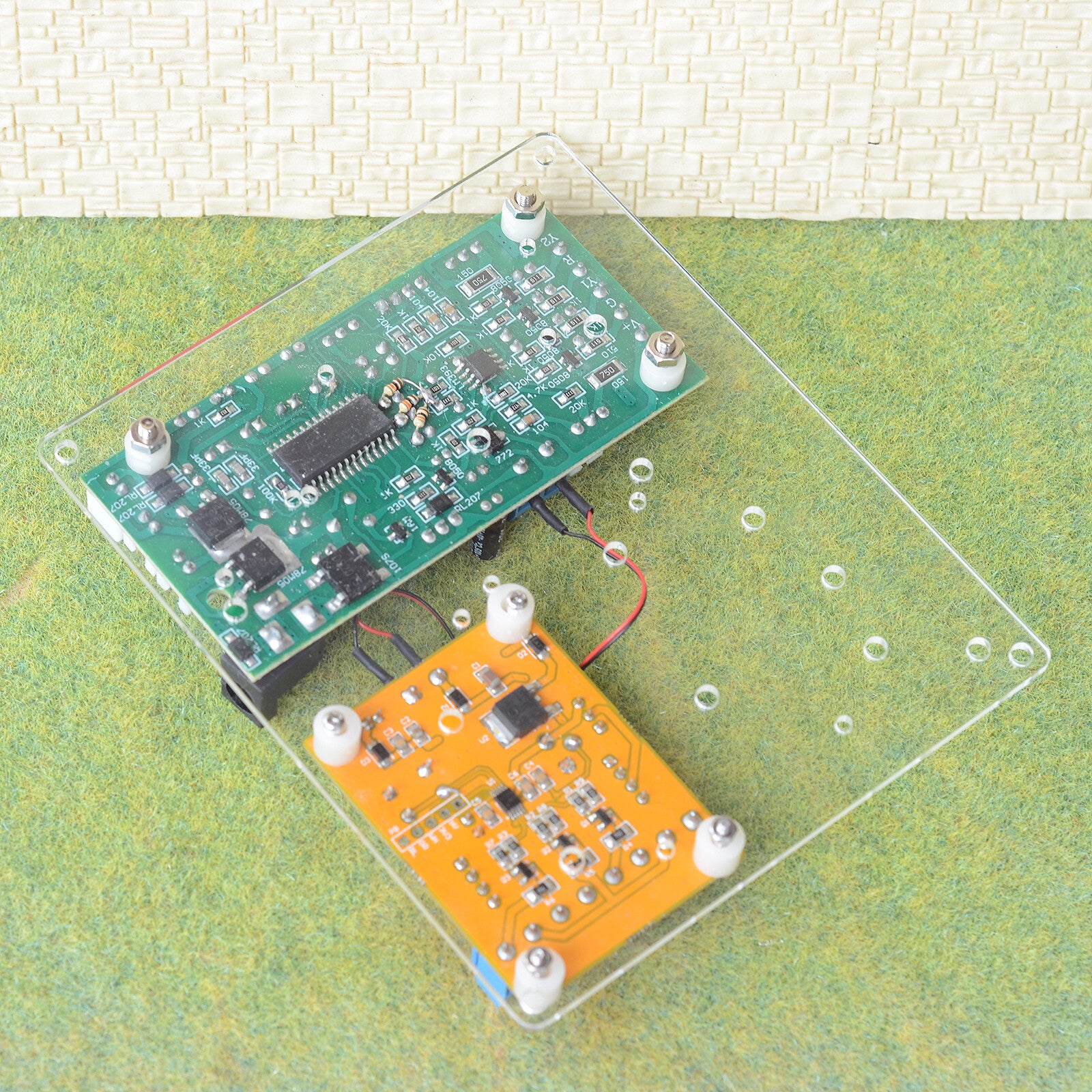 1 set O crossing signals + automatic IR sensors controller by train detector