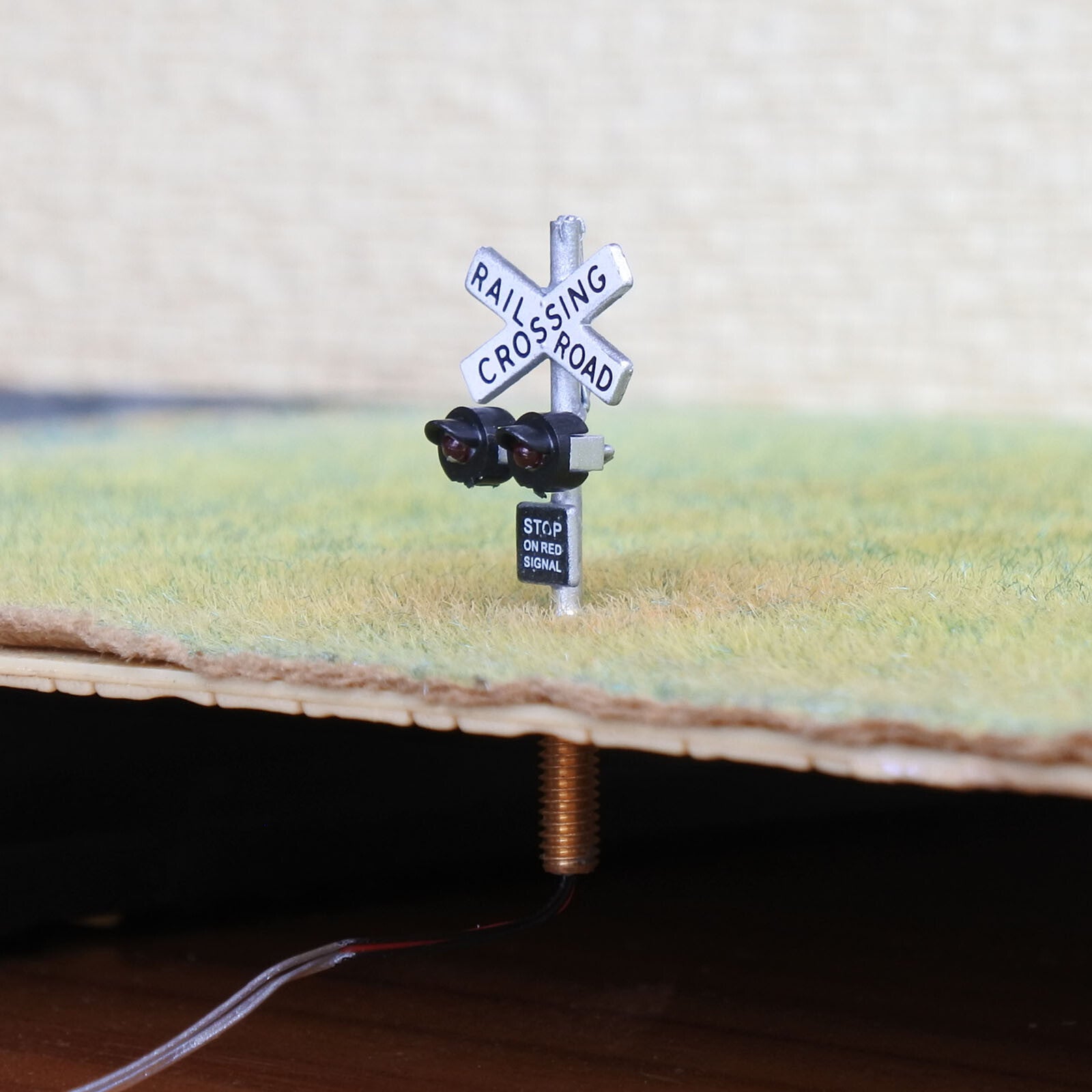 1 x N scale model railroad grade crossing signal light LED made silver #csnSL2X