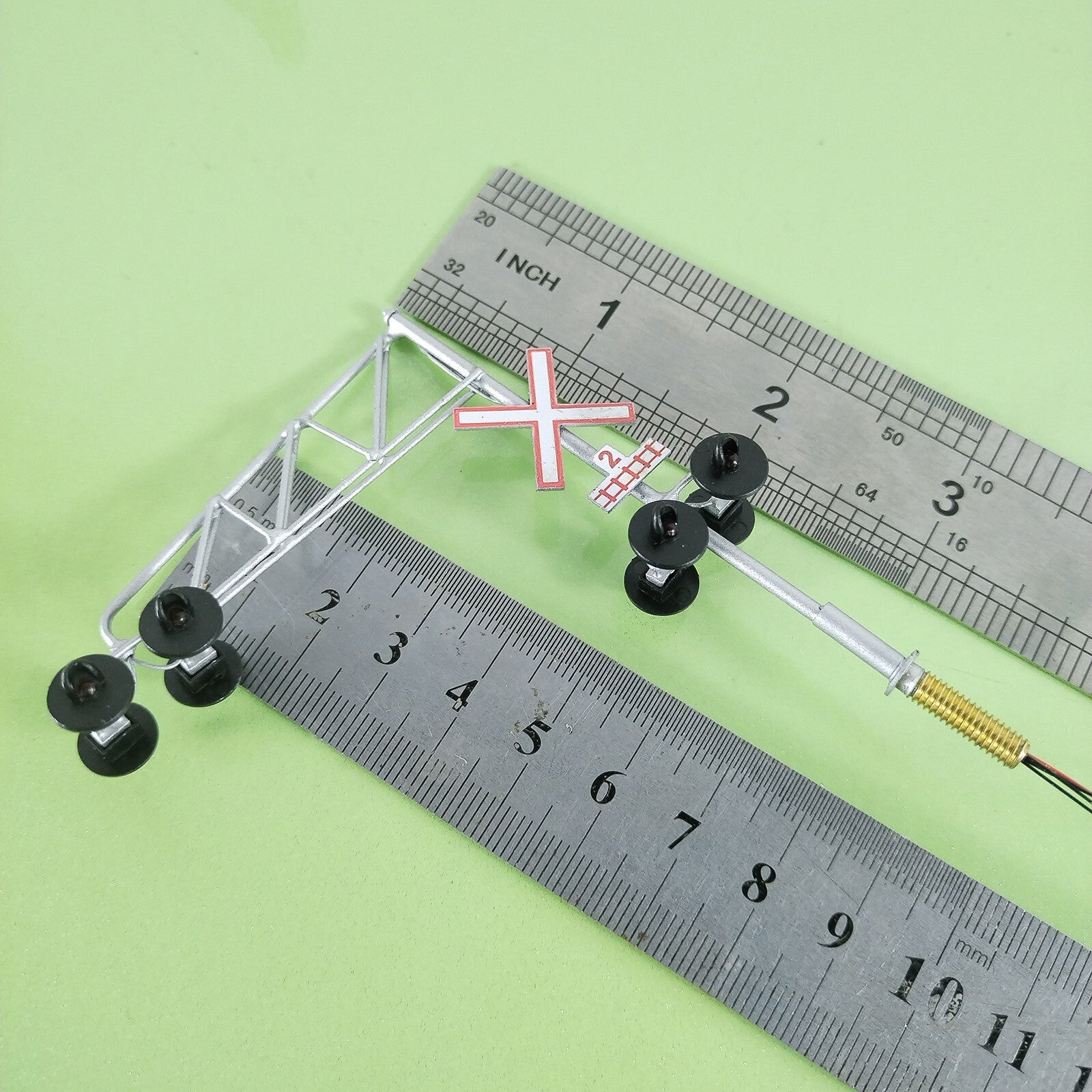1 x HO scale railroad Canada cantilever grade crossing signal 2 TACKS #CA27