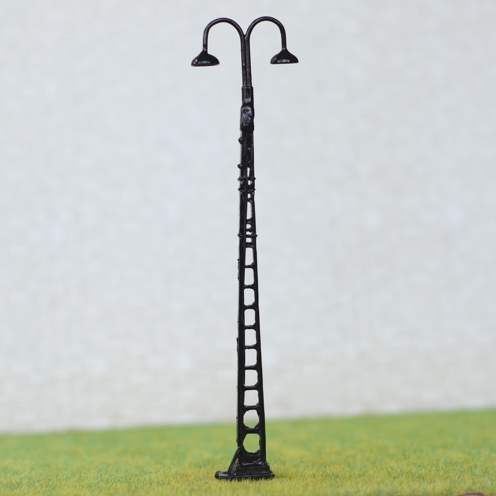 2 x OO / HO Scale Led mast tower light Model Railroad street Lamp post #TL4BL