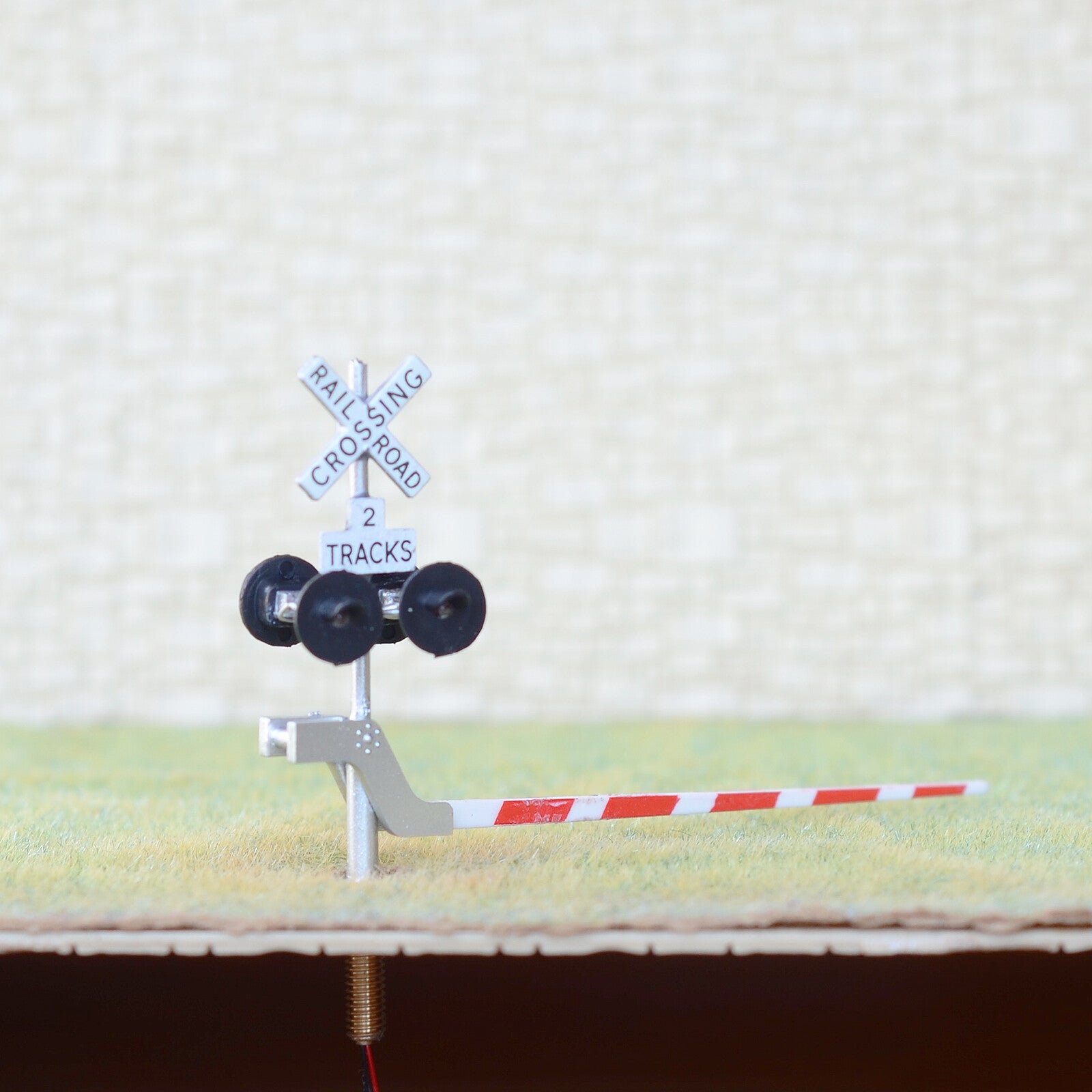 2 x HO scale railroad grade crossing signal arm gate stop lever 2 tracks #S42R