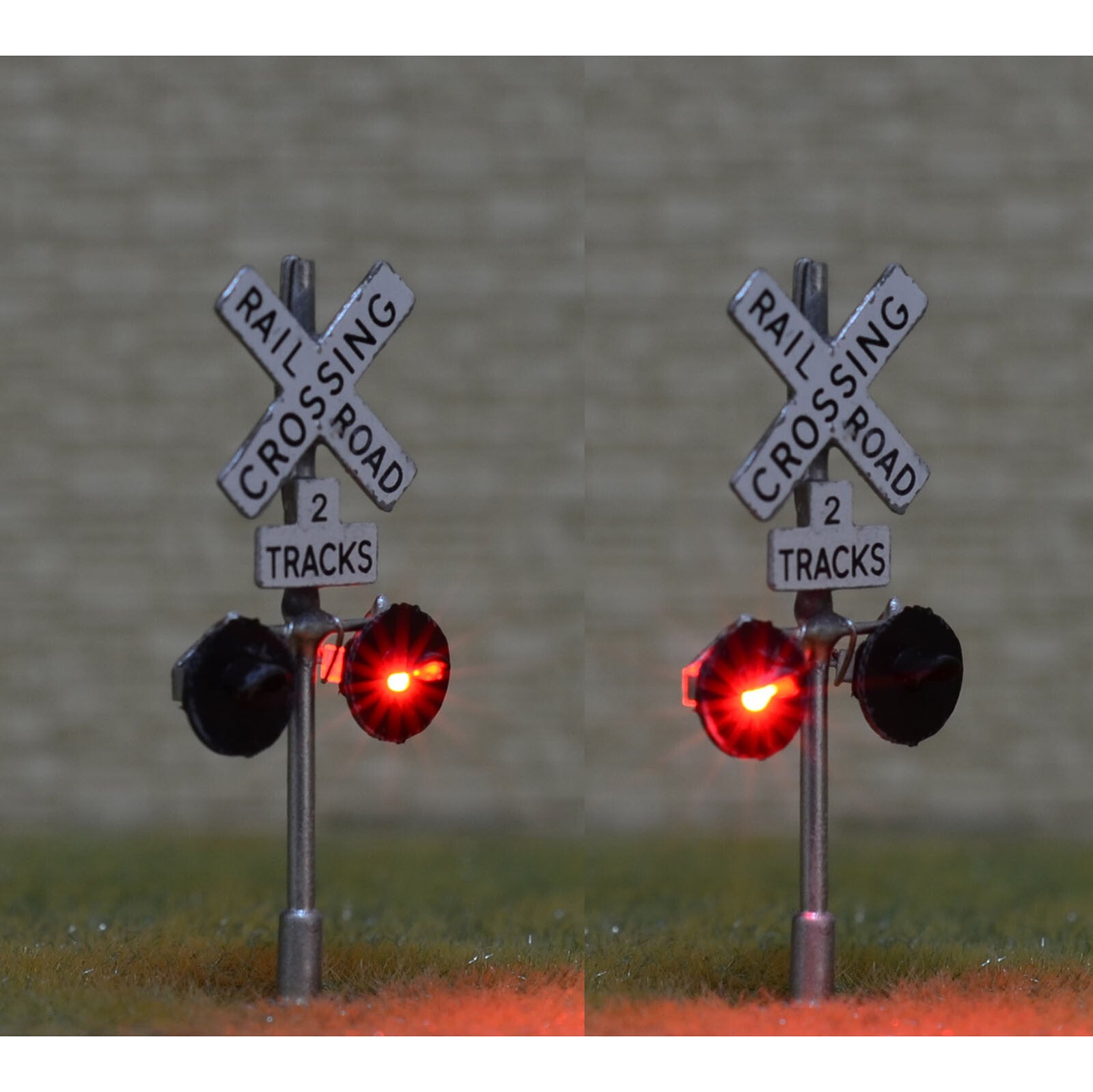 2 x HO scale railroad grade crossing signals + 1 circuit board flasher #SL220