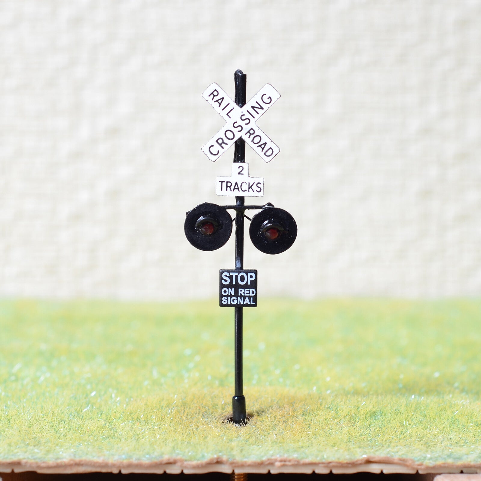 1 x OO Scale 2 tracks railroad grade crossing signal LED made 2 target black