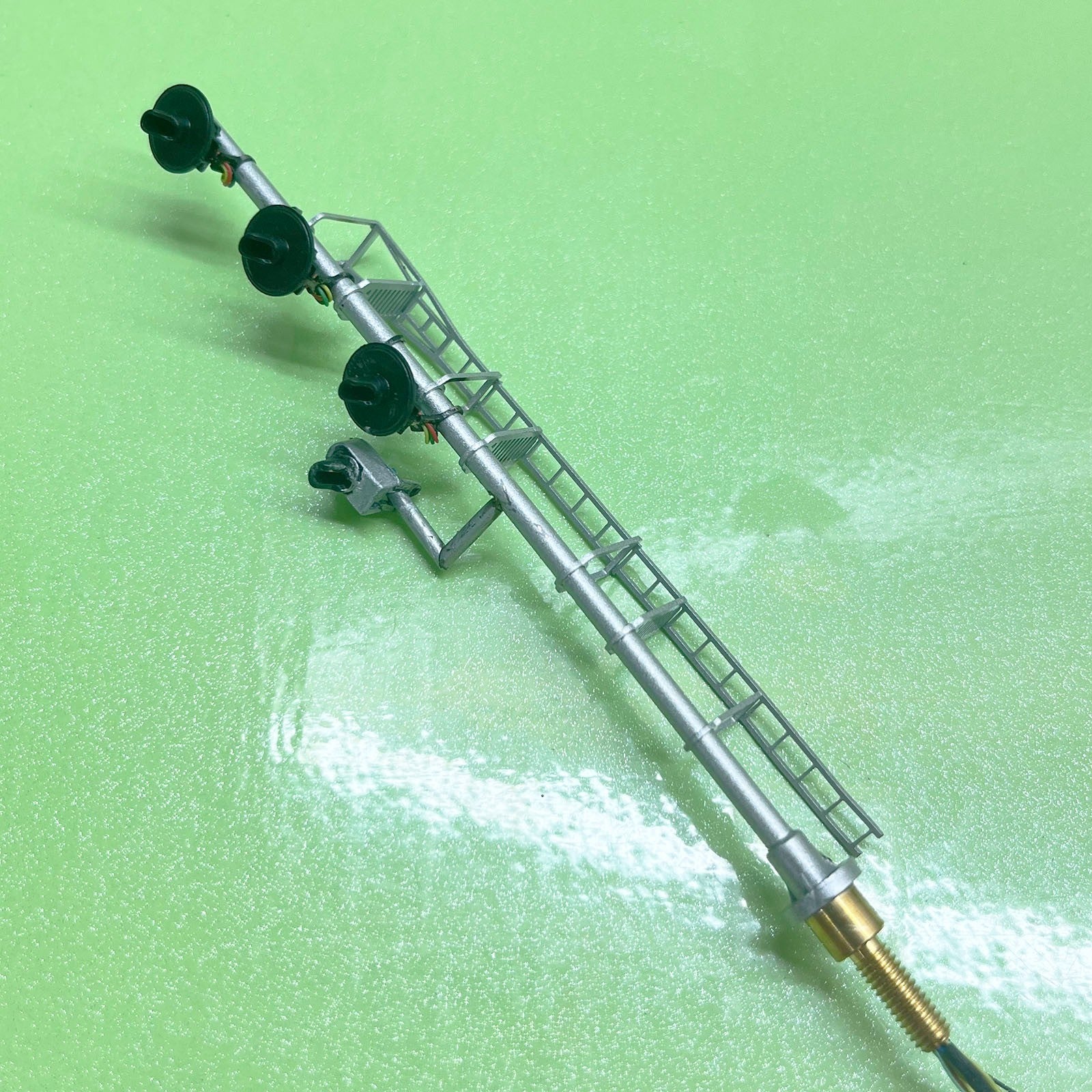 1 x HO scale model railroad 3 colors searchlight signal with doll arm metal #DR3