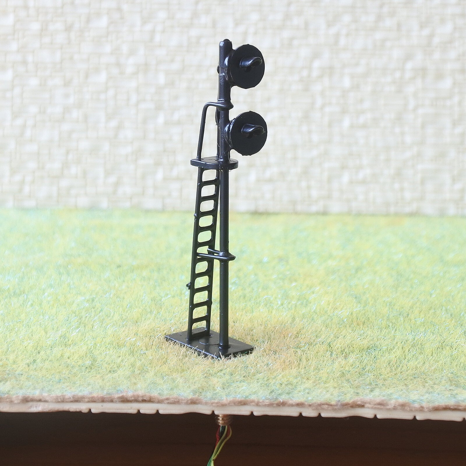 1 x HO scale searchlight interlocking signal block LED tricolor 2 heads black