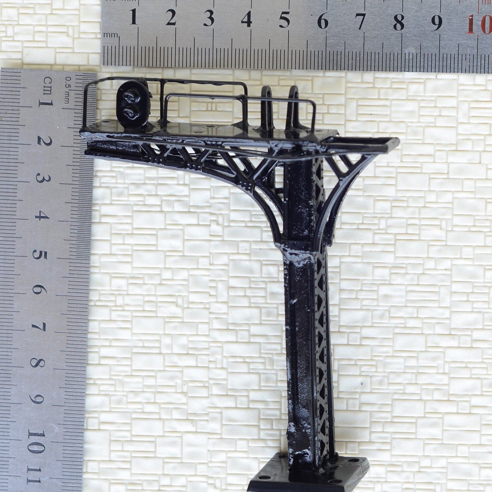 1 x HO / OO black Cantilever Signal Bridge LED 2 aspects single Track right side