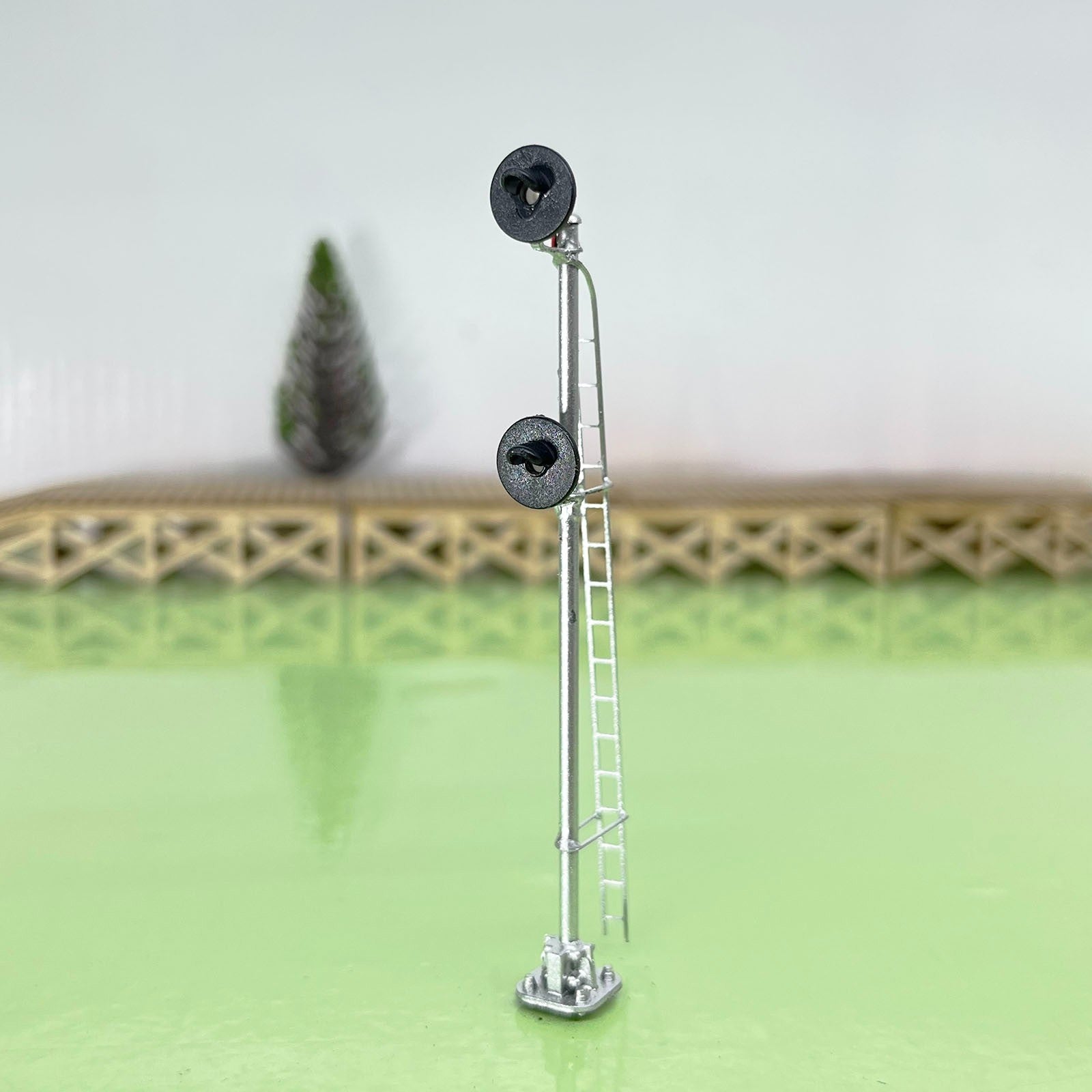 1 x HO scale model railroad tri-color searchlight signal LED metal #DL02skSL