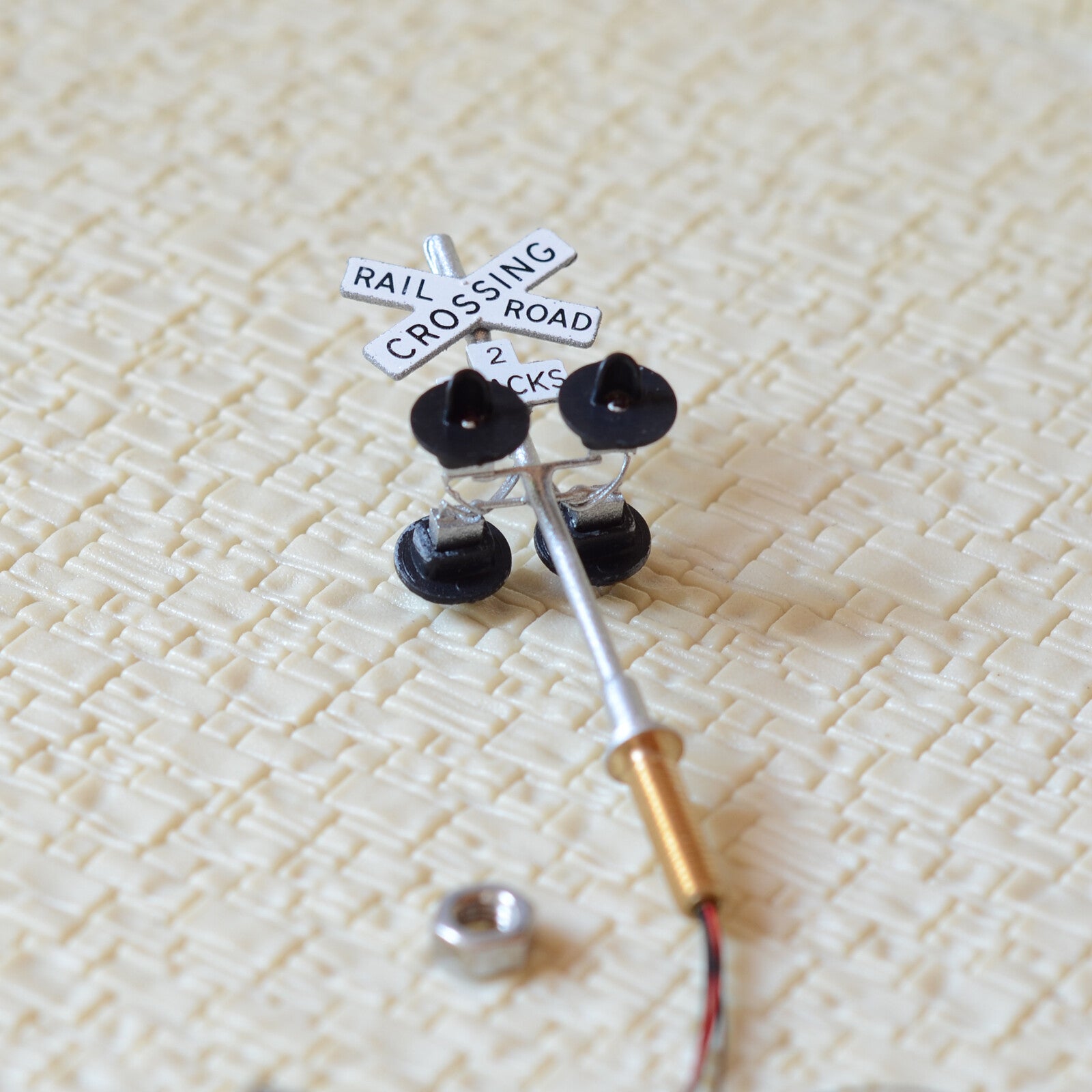 1 x HO scale railroad grade crossing signals 2 track LED made 4 target silver #X