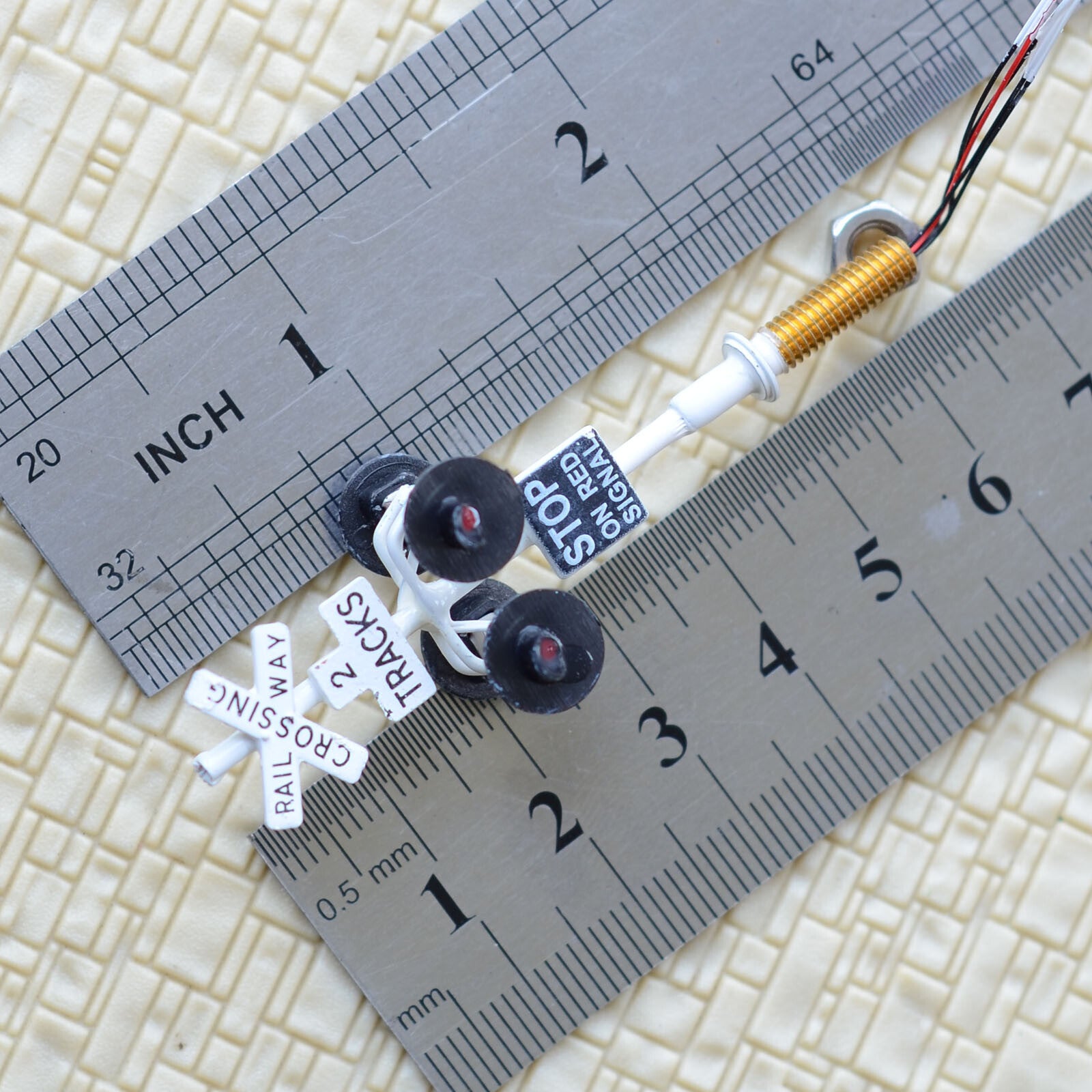 1 x HO scale model railway grade crossing signal 2 tracks LED made 4 target #2W4