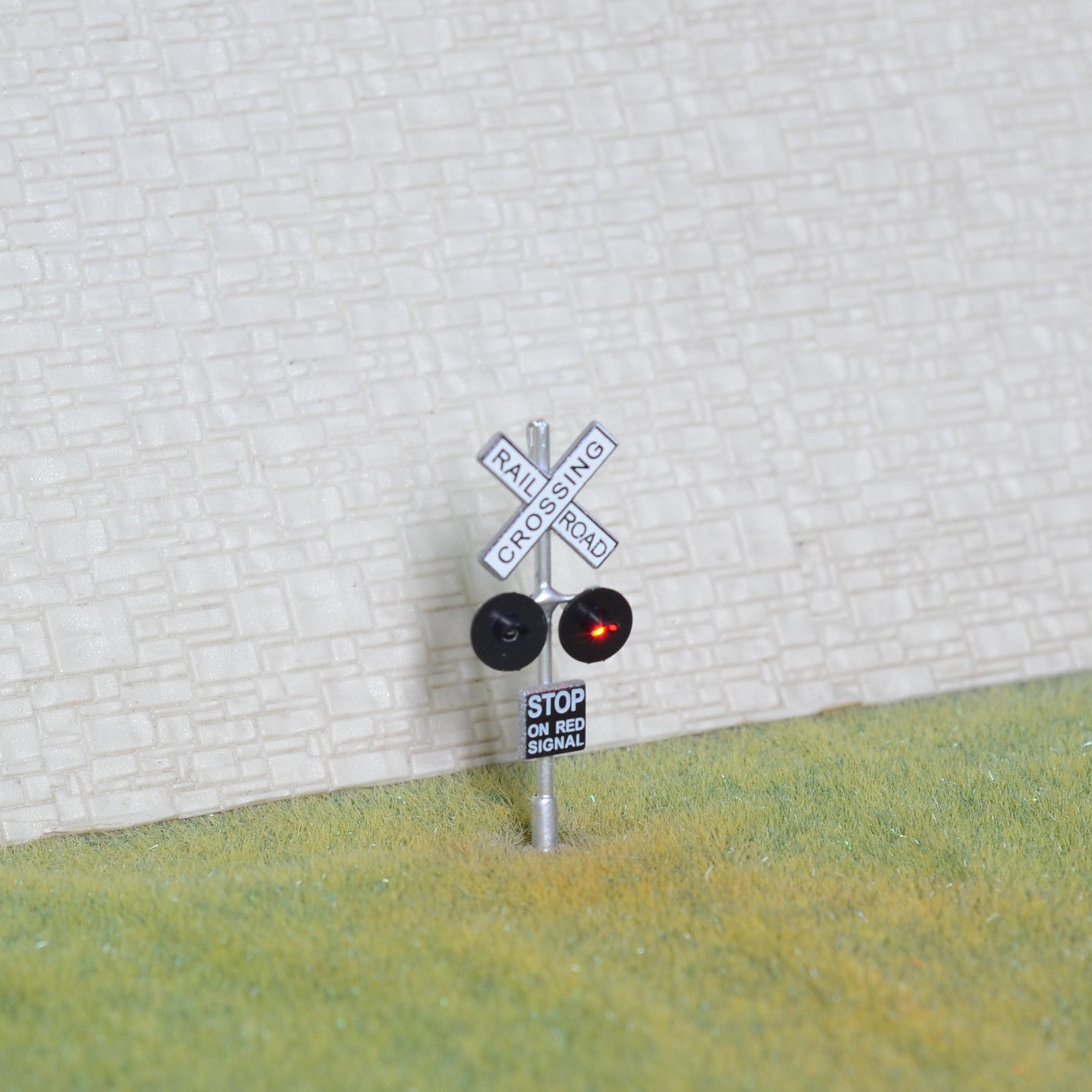 1 x HO Scale railroad crossing signals LED made 2 target faces silver 