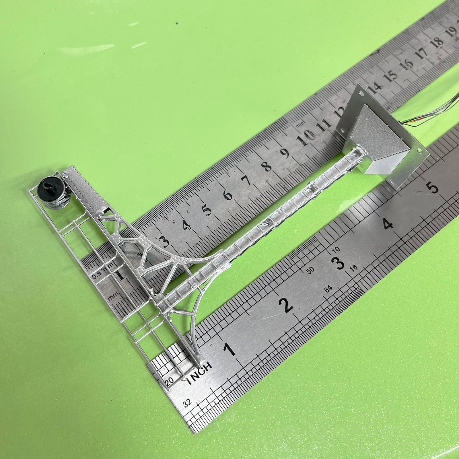 1 x HO scale cantilever LED searchlight signal 2 targets 3-colors metal #SKcs22