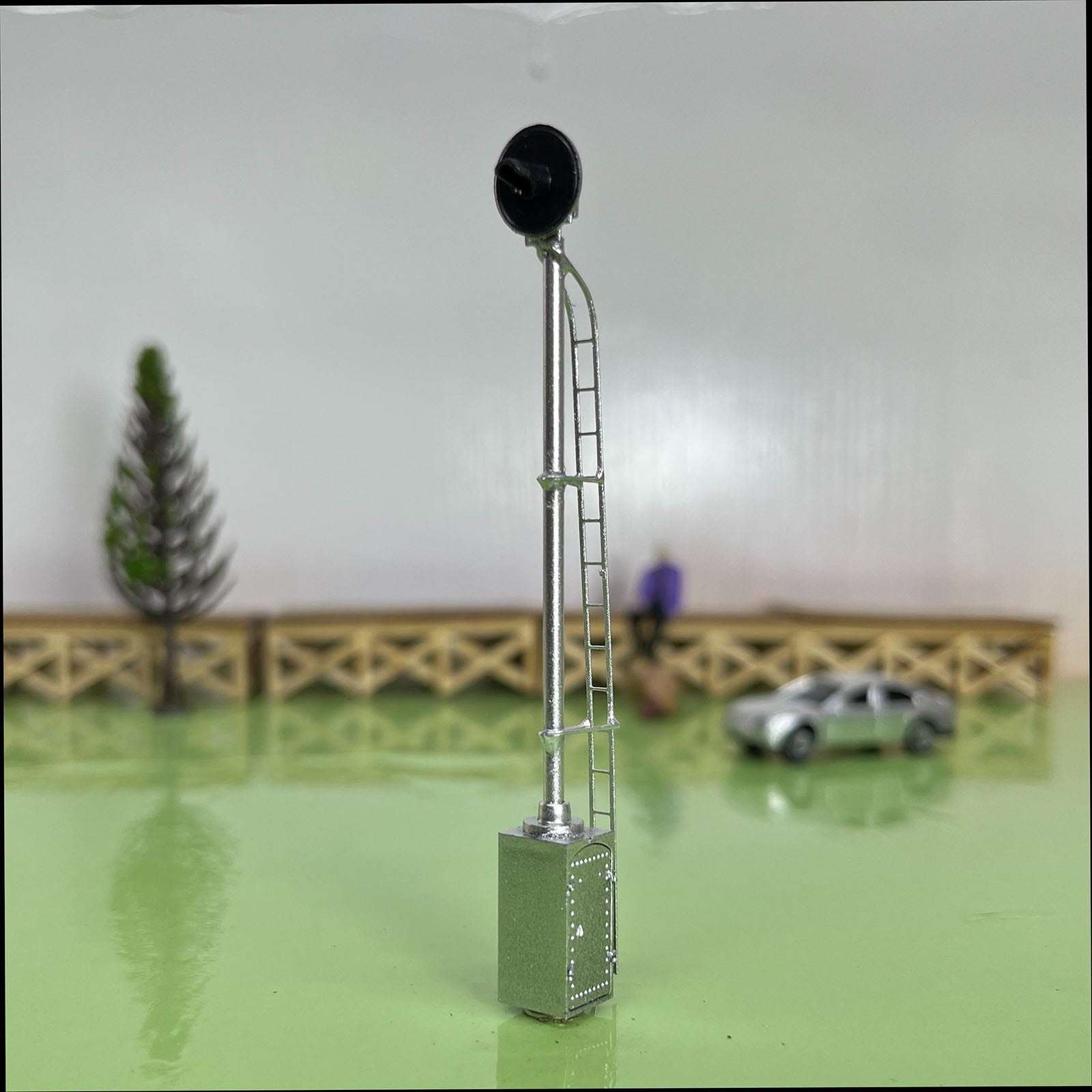 1 x HO scale model railroad tri-color LED searchlight signal equipment case #SK6