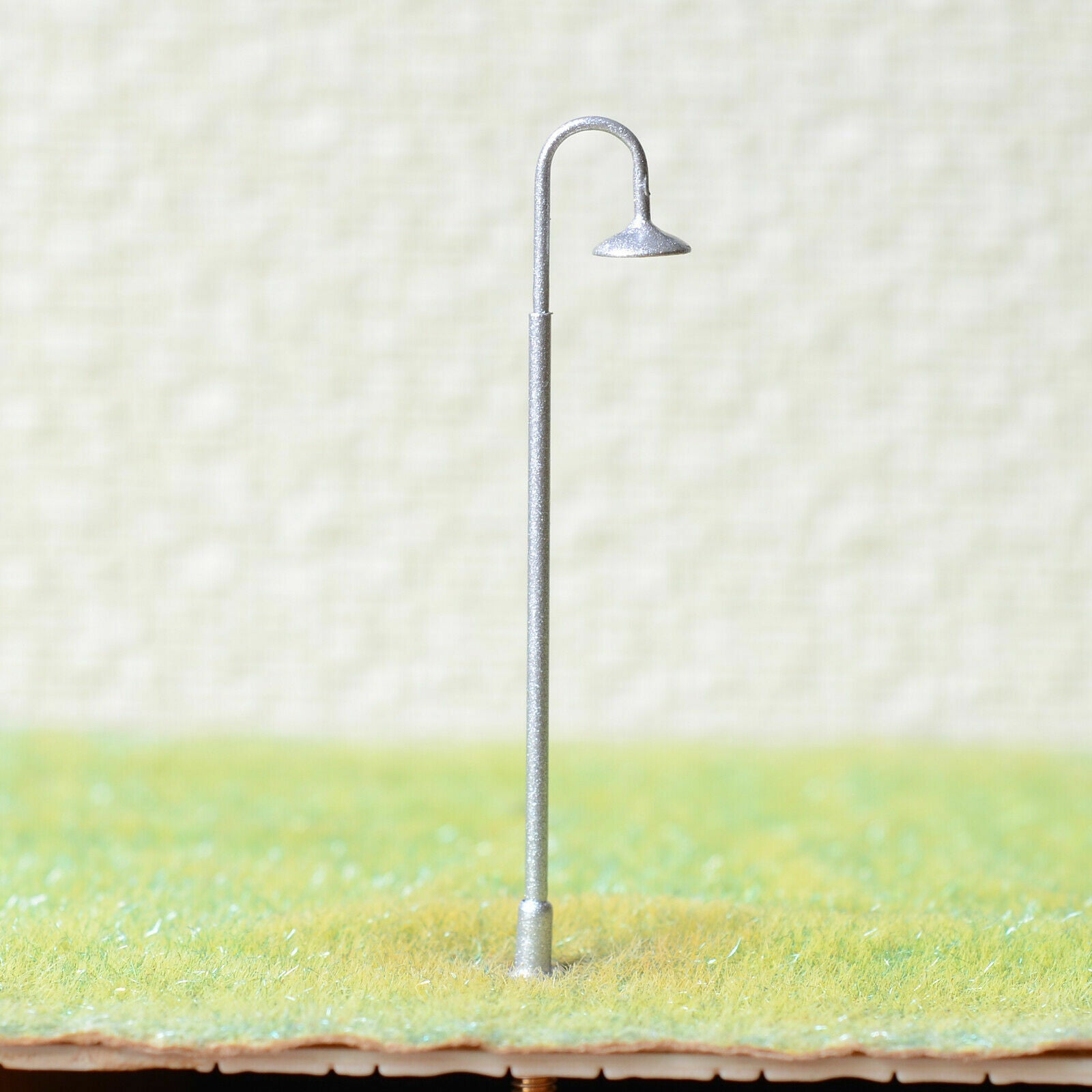 5 x OO / HO scale LED street light railway path Lamp post with screw base #705SL