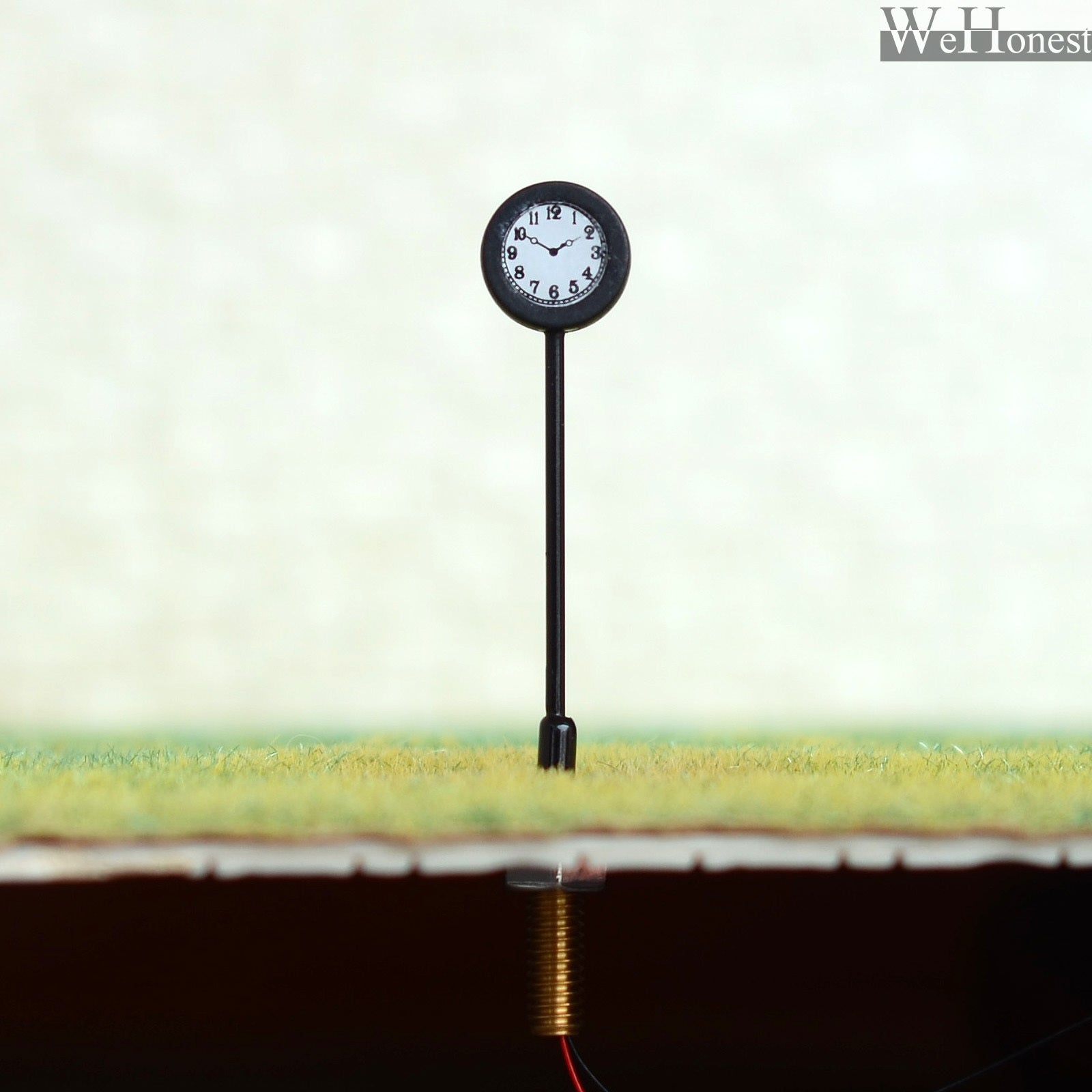 2 x HO scale modern station platform clock led street lights illuminated 2 sides