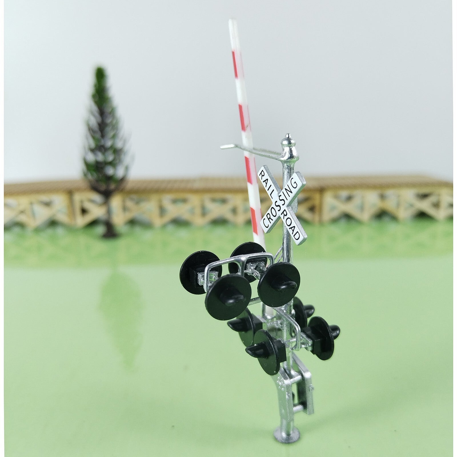 2 x HO scale railroad grade crossing signal with side assistant gate arm #CGS