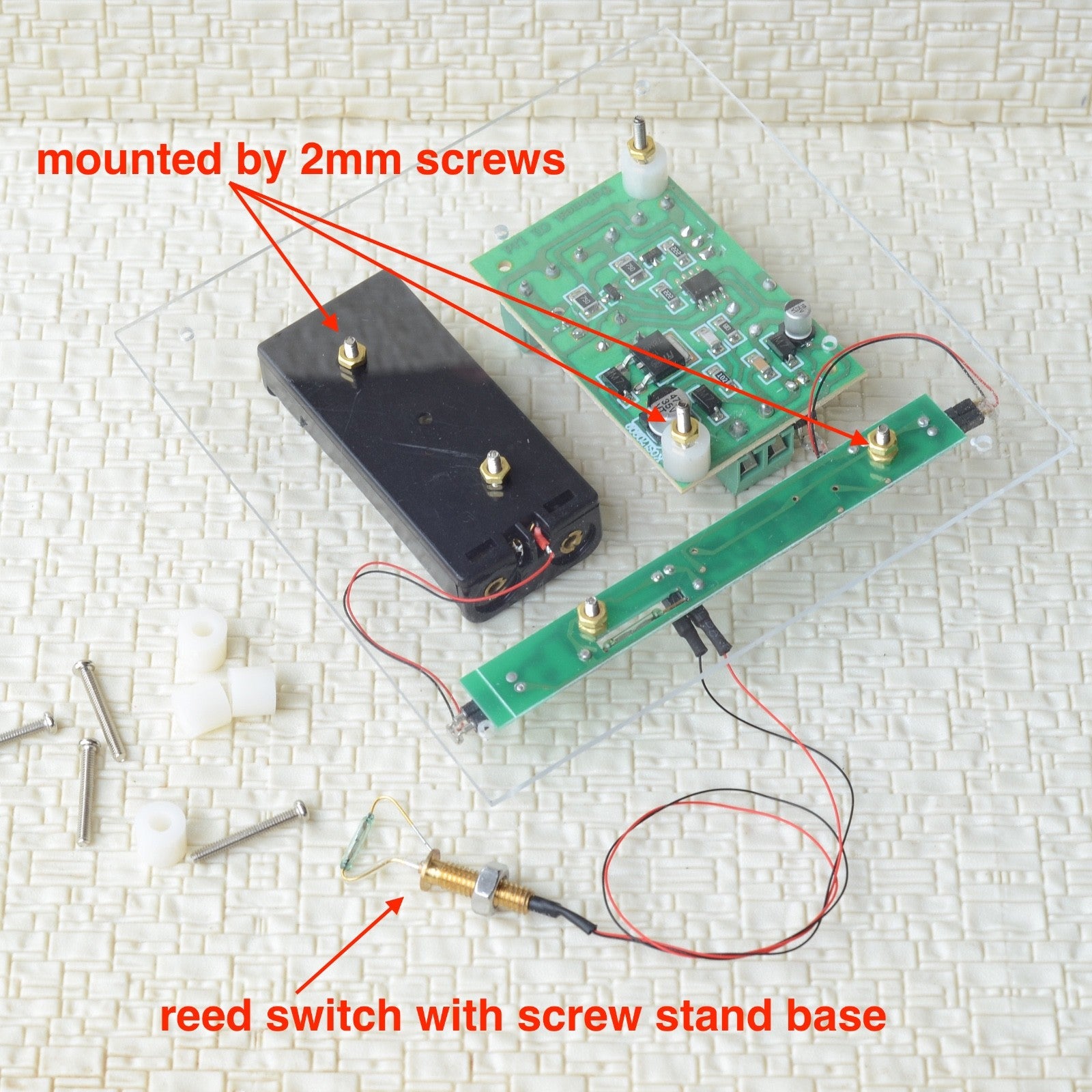 2 x HO railway crossing signals + control system by train automatically detector