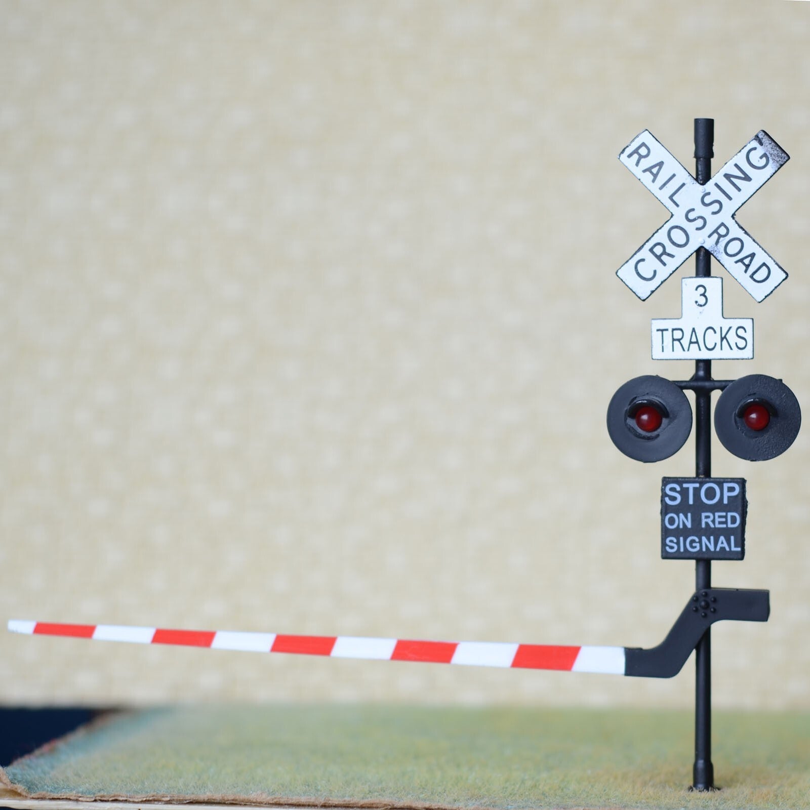 2 x O scale railroad crossing gate signal stop lever 3 tracks + flasher  #48B23